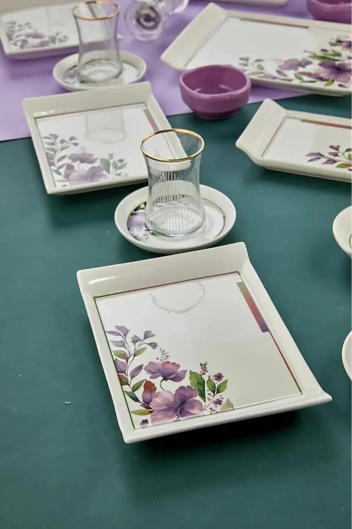 Magnolia Lila Çiçekli 25 Parça 8 Kişilik Kahvaltı Takımı, Sunum Seti