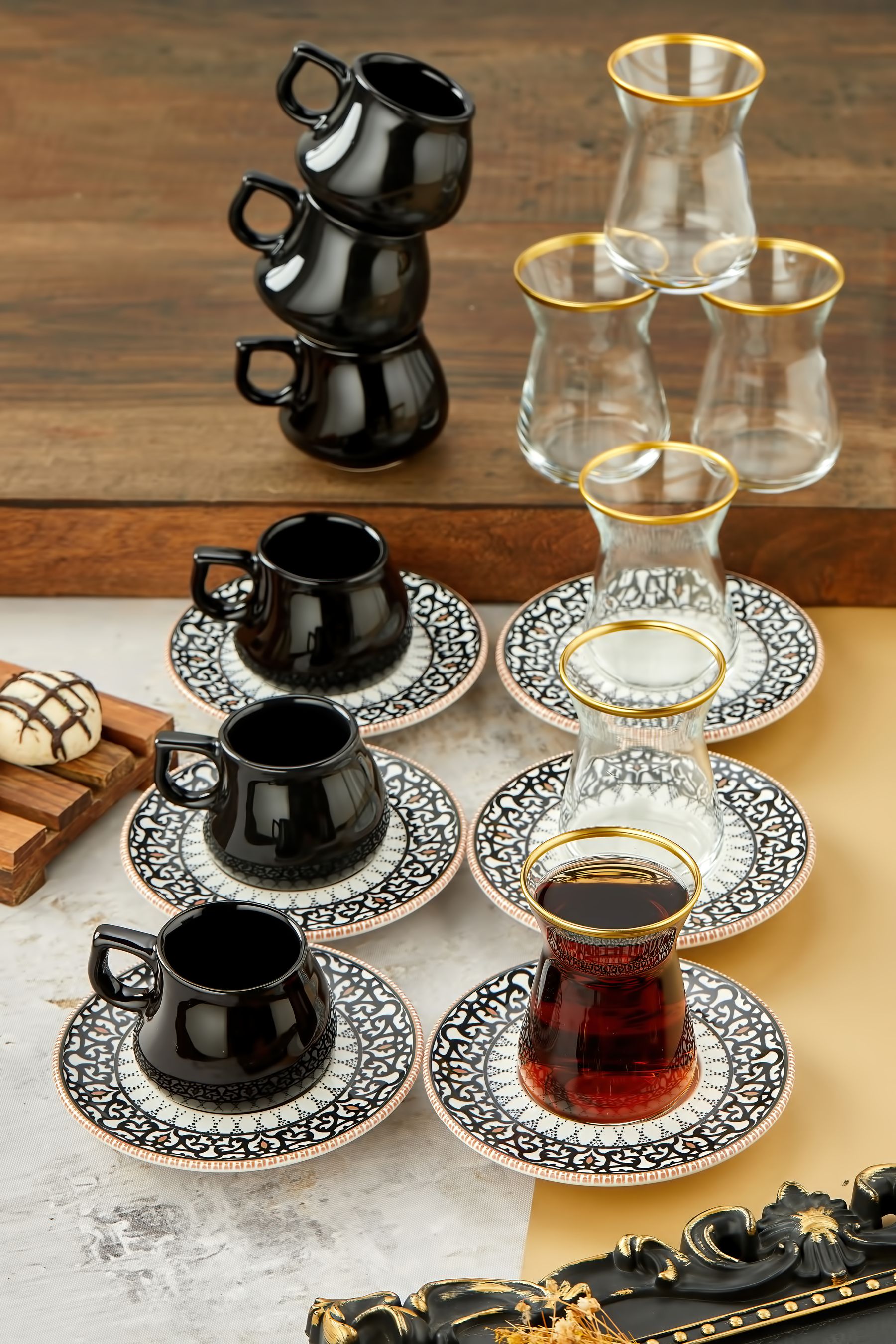 Siyah Motifli Özel Seri 18 Parça Kahve Fincan Takımı ve Çay Seti