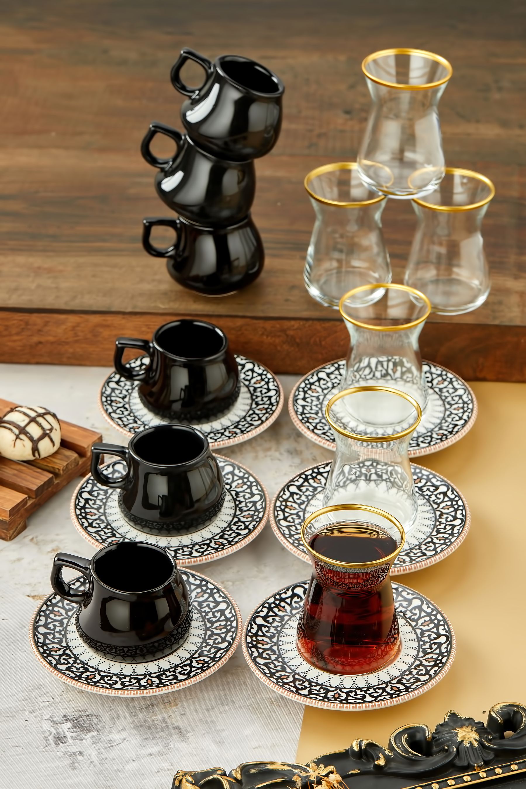 Siyah Motifli Özel Seri 18 Parça Kahve Fincan Takımı ve Çay Seti