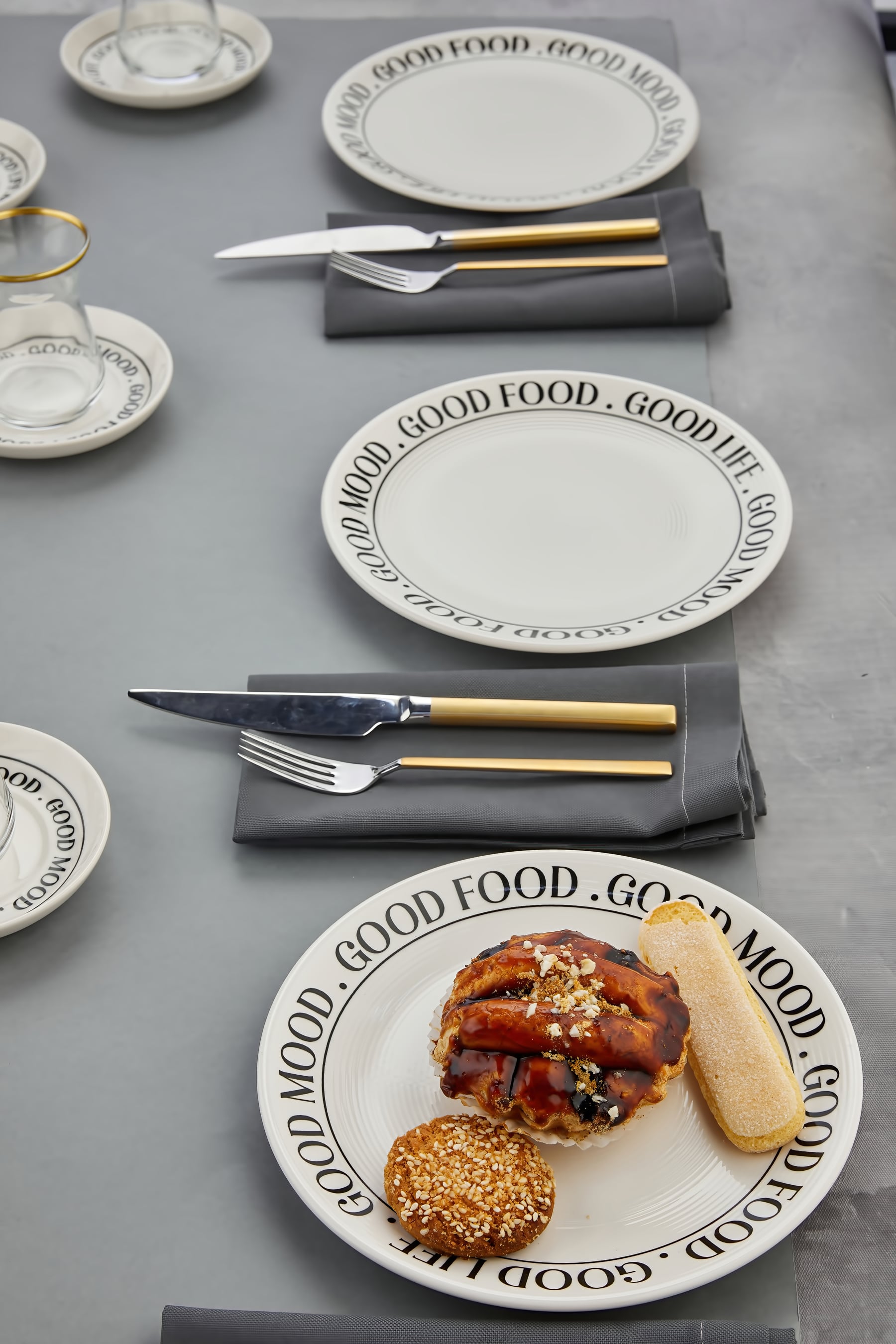 Good Mood, Good Food 18 Parça 6 Kişilik Pasta ve Çay Takımı – Şık Sunumlar ve Keyifli Sohbetler İçin