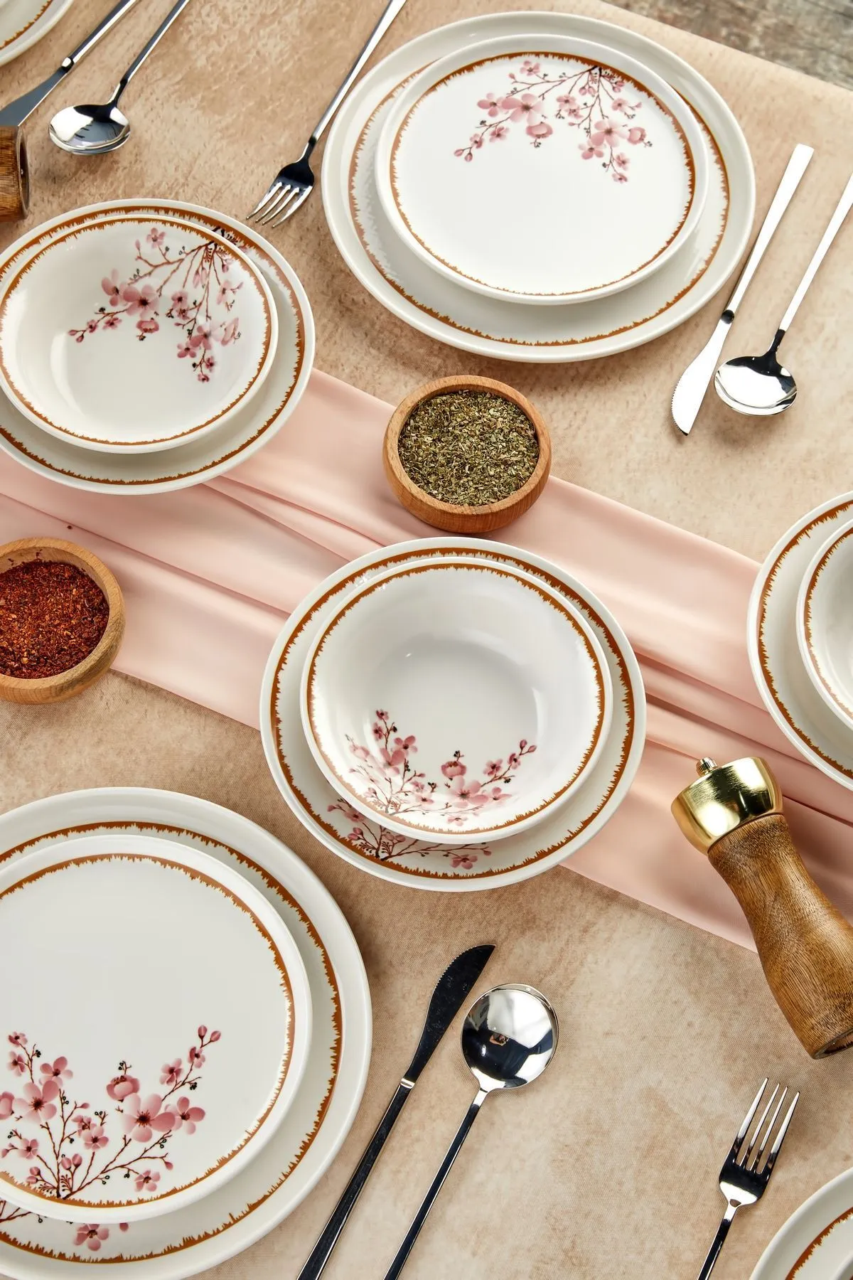 Pembe Sakura 24 Parça 6 Kişilik Yemek Takımı – Zarif Kiraz Çiçeği Deseni ve Pastel Pembe Şıklığı