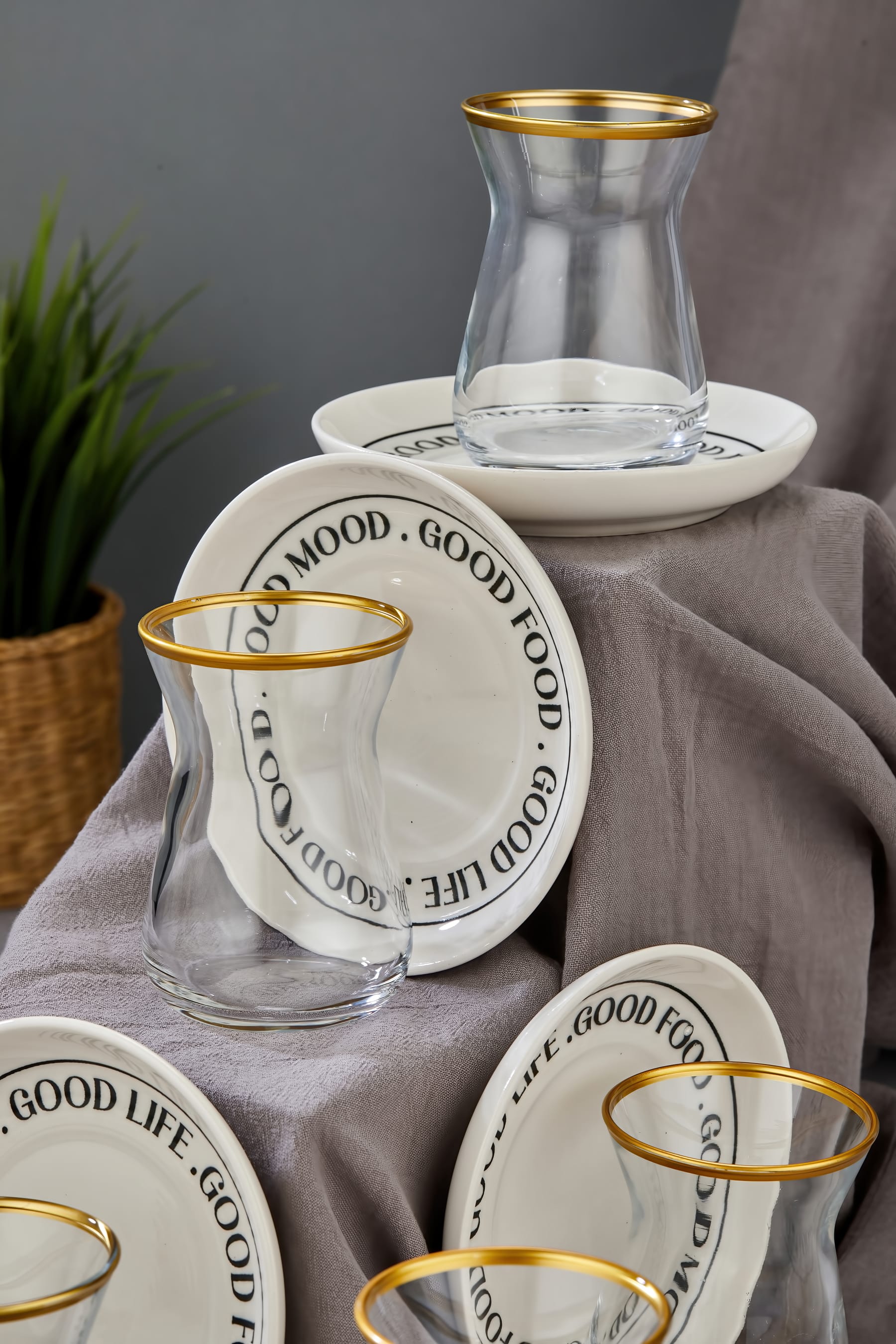 Good Mood, Good Food 12 Parça 6 Kişilik Çay Takımı – Şık Bardaklar ve Tabaklarla Keyifli Çay Saatleri