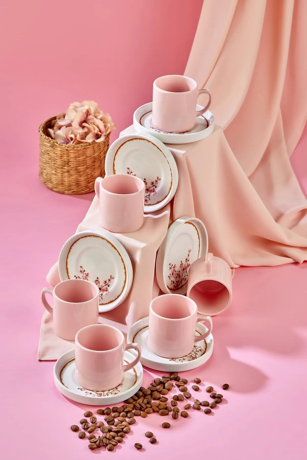 Sakura Pembe 12 Parça 6 Kişilik Kahve Fincan Takımı – Zarif Çiçek Deseni ile Romantik Kahve Sunumları