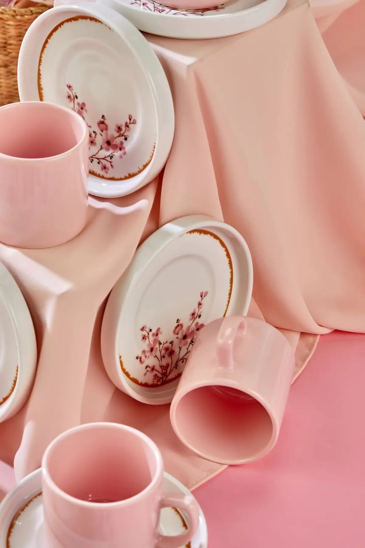 Sakura Pembe 12 Parça 6 Kişilik Kahve Fincan Takımı – Zarif Çiçek Deseni ile Romantik Kahve Sunumları