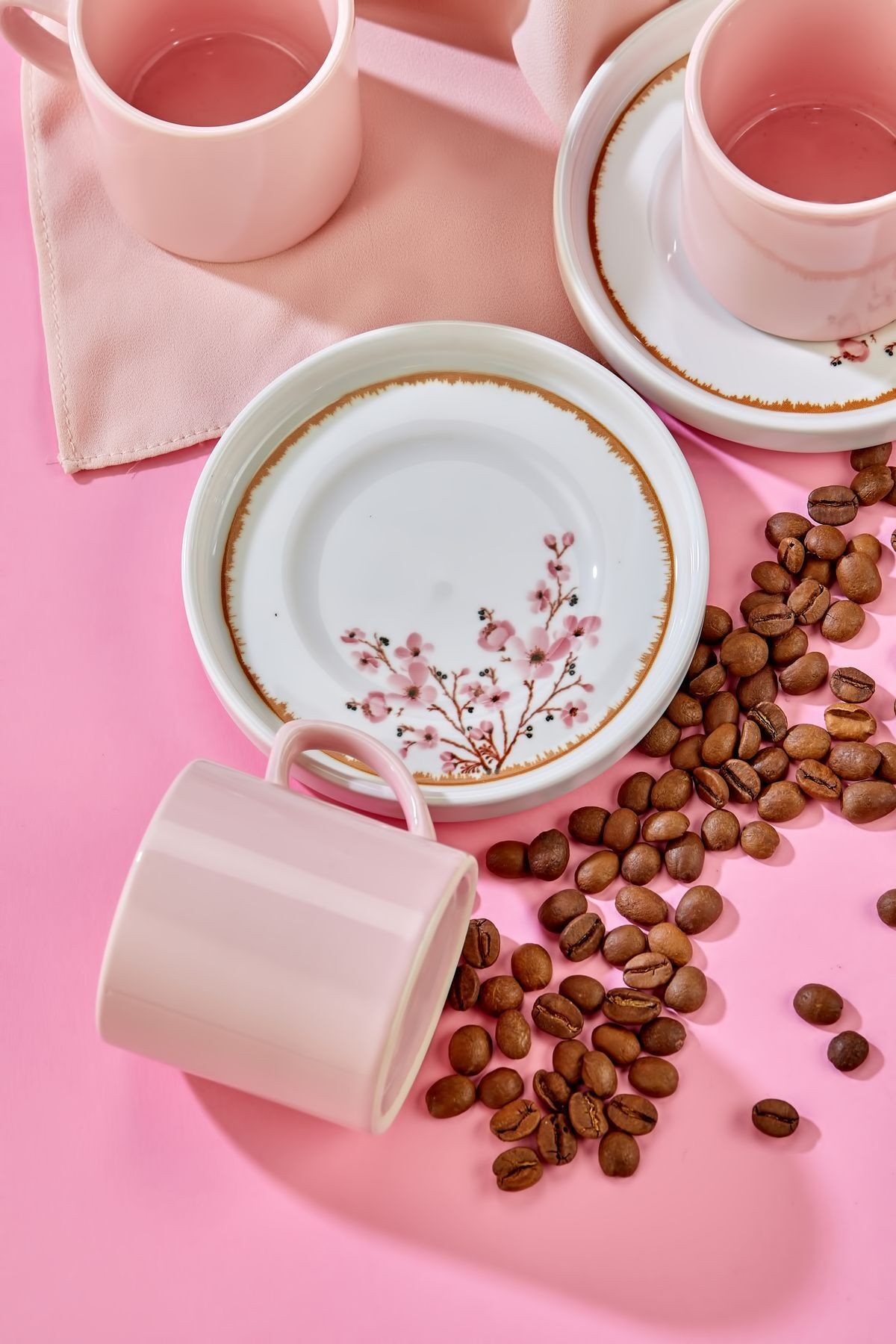 Sakura Pembe 12 Parça 6 Kişilik Kahve Fincan Takımı – Zarif Çiçek Deseni ile Romantik Kahve Sunumları