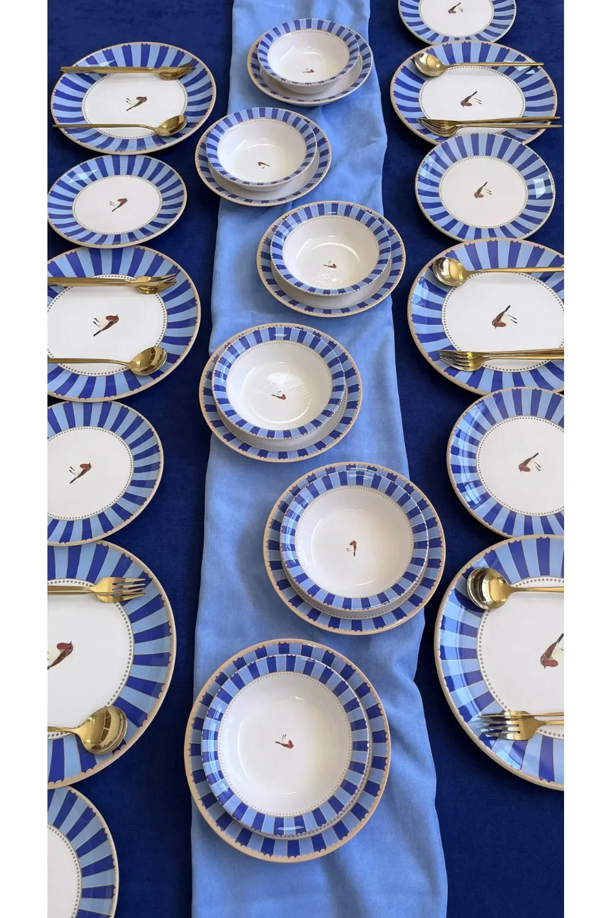 Love Birds Mavi 24 Parça 6 Kişilik Yemek Takımı – Zarafeti Sofranıza Taşıyan Özel Tasarım