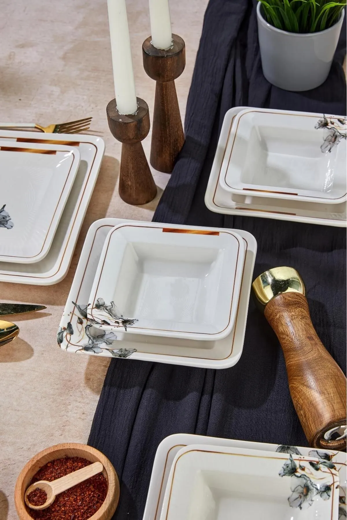 Lotus 24 Parça 6 Kişilik Yemek Takımı – Lotus Çiçeğinin Zarafeti ve Modern Sofra Şıklığı