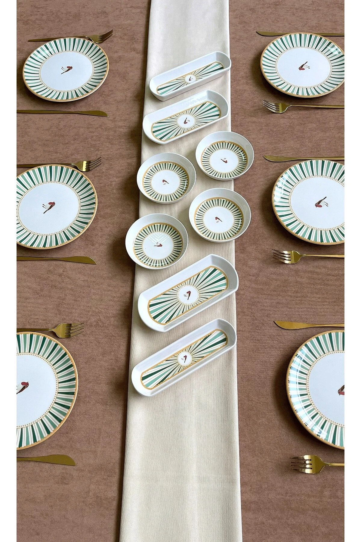 Sevda Kuşu Yeşil Kuş Desenli 14 Parça 6 Kişilik Kahvaltı Takımı – Doğanın Zarafetini Sofranıza Taşıyın