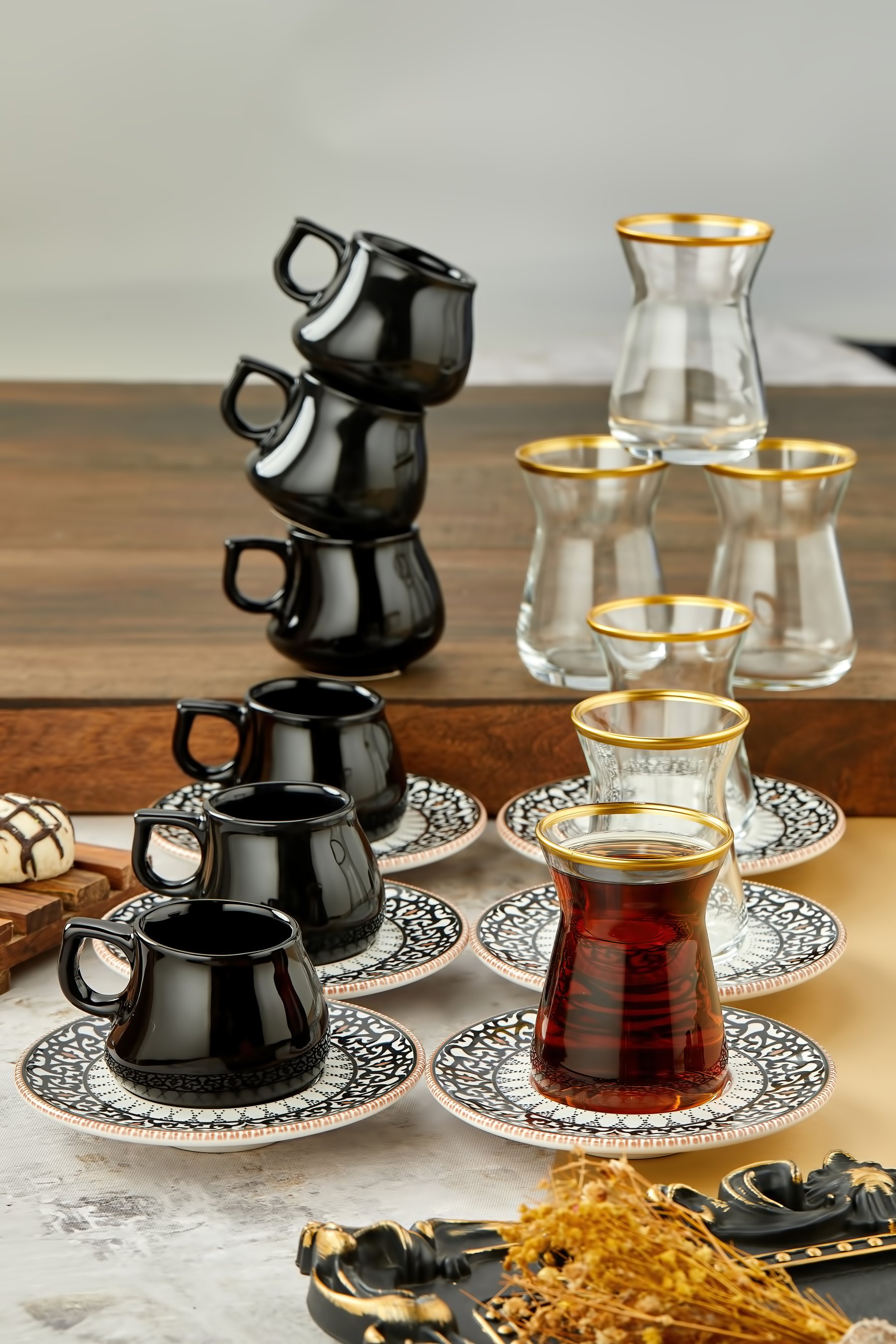 Siyah Motifli Özel Seri 18 Parça Kahve Fincan Takımı ve Çay Seti