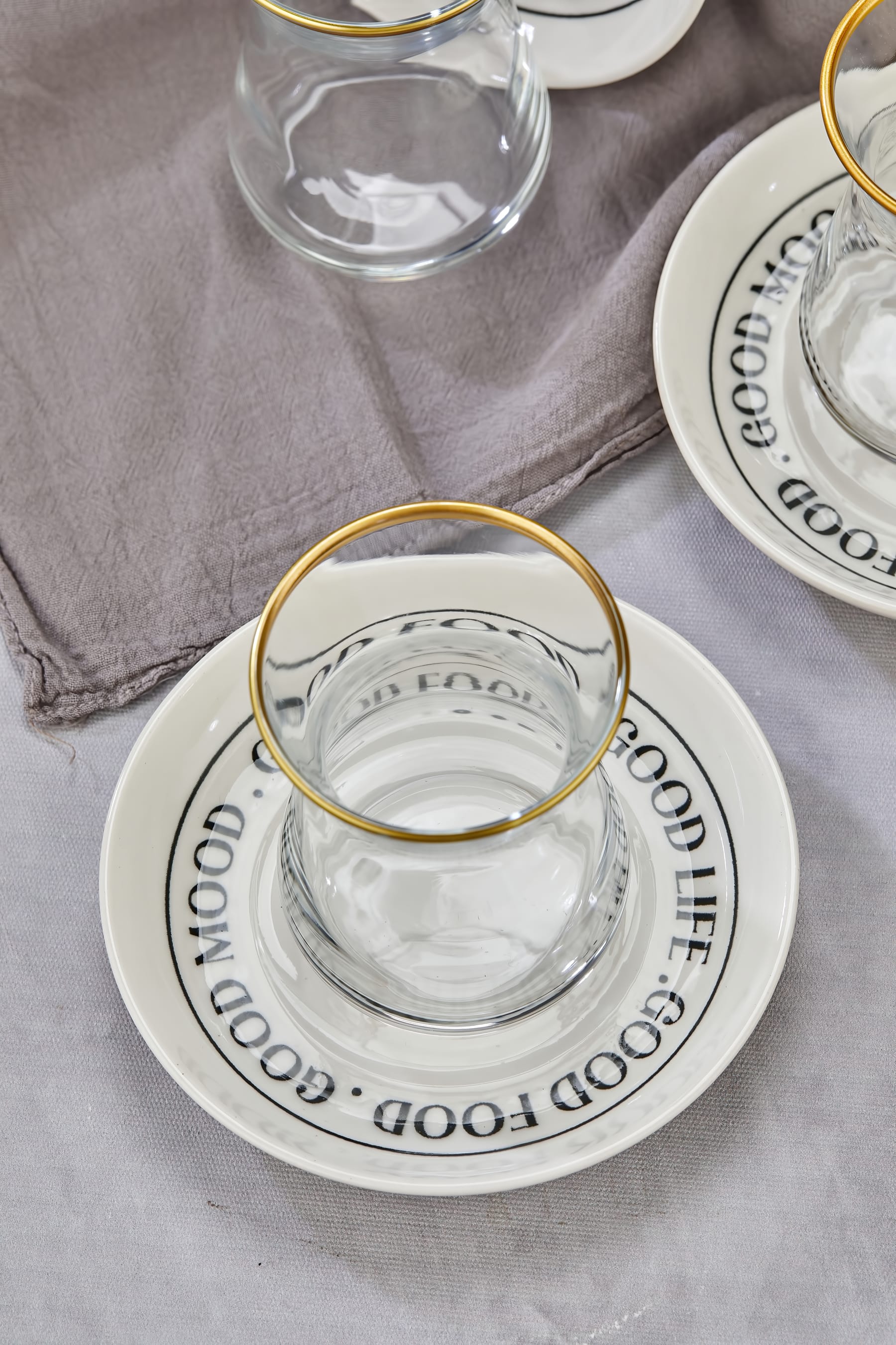 Good Mood, Good Food 12 Parça 6 Kişilik Çay Takımı – Şık Bardaklar ve Tabaklarla Keyifli Çay Saatleri