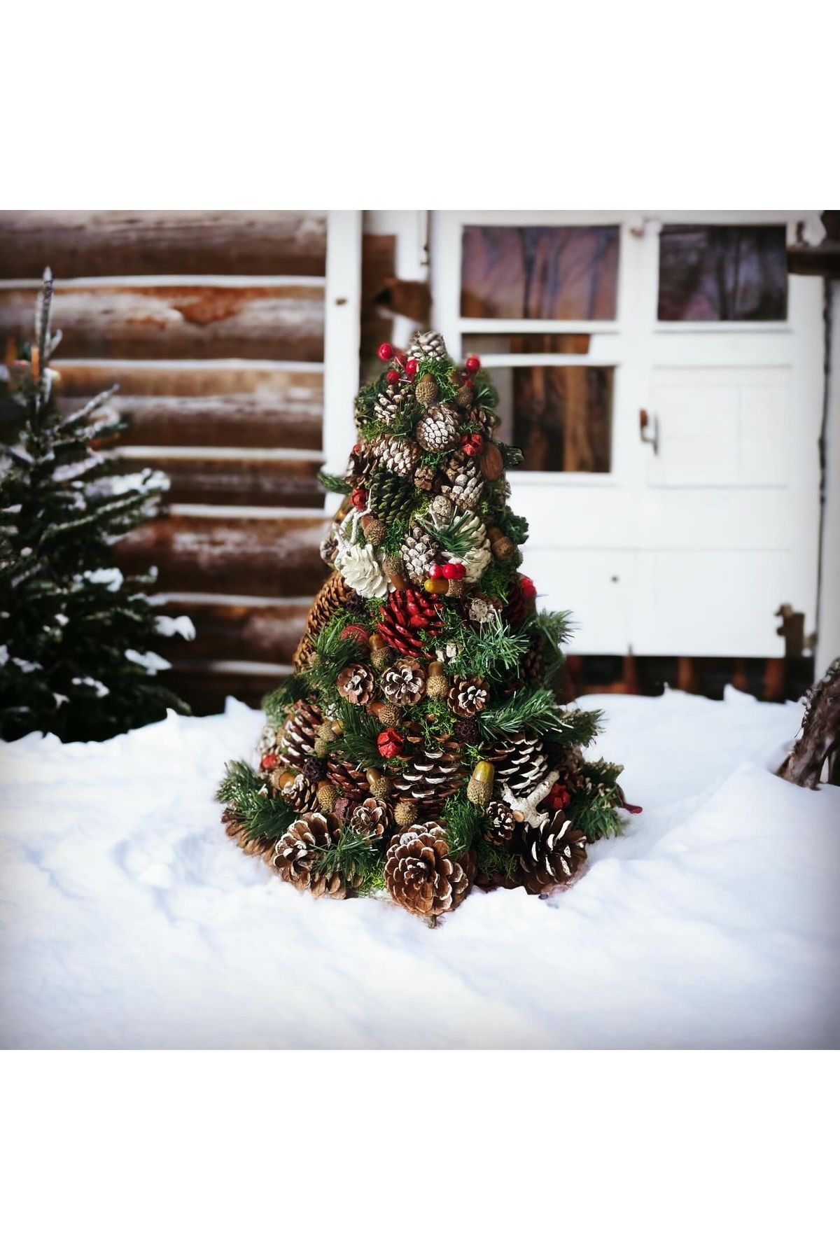 Weihnachtsbaum, natürliche dekorative Tannenzapfenpyramide, Neujahrsdekoration, Unterhaltungsparty, Hochzeit