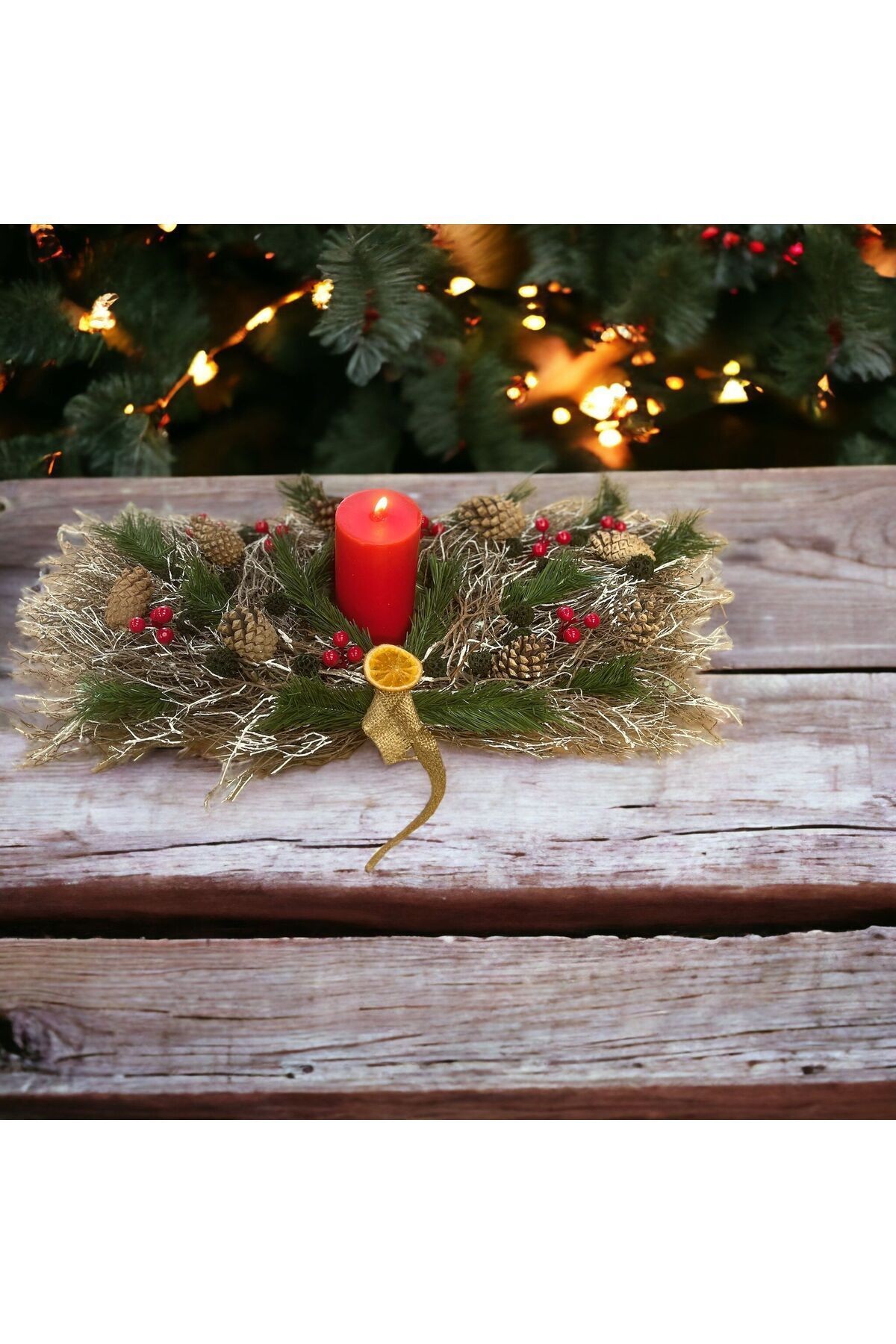 NATÜRLICHER DEKORATIVER KERZENHALTER FÜR DAS NEUE JAHR. SCHOCKIERT – WEIHNACHTSFEIER IM NEUEN JAHR