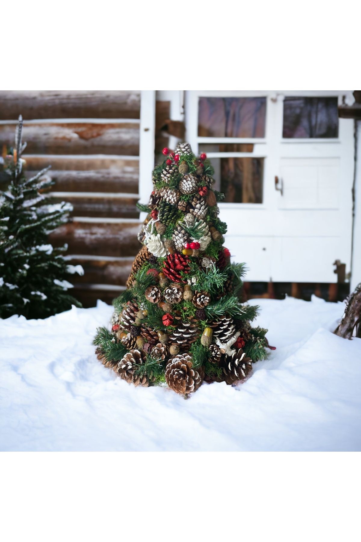 Weihnachtsbaum, natürliche dekorative Tannenzapfenpyramide, Neujahrsdekoration, Unterhaltungsparty, Hochzeit