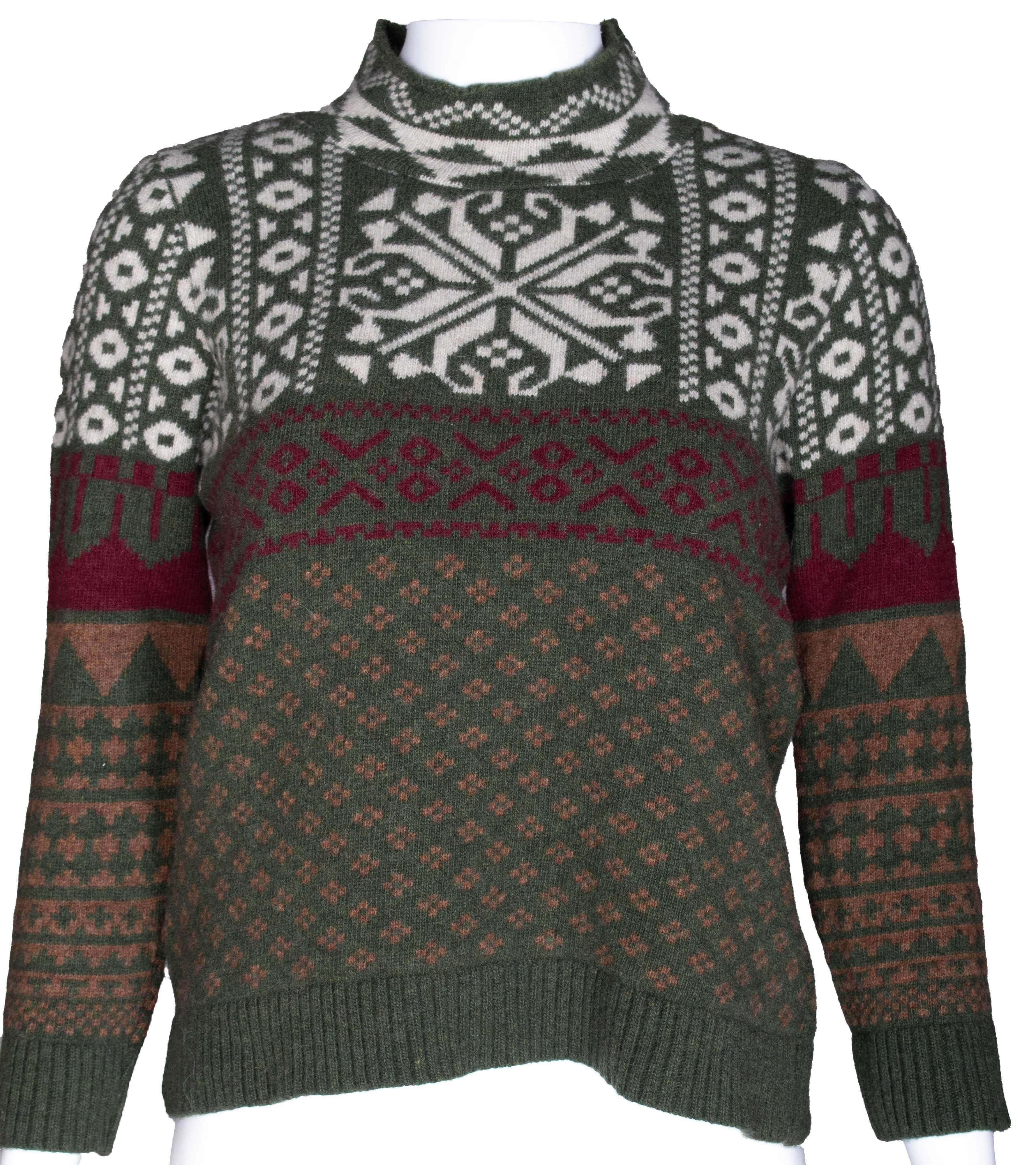RM-064 Woman Green Sweater with Etnical Pattern