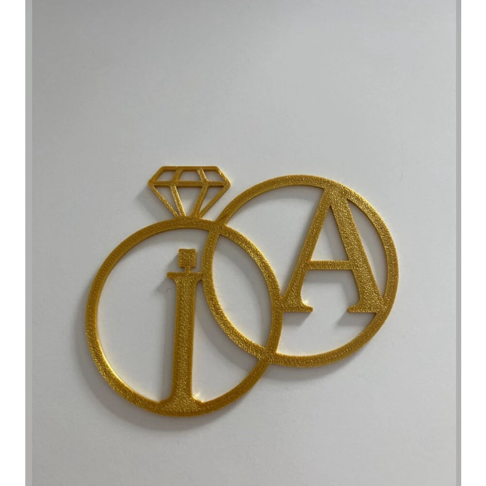 Özel tasarım alyans içerisine harf tasarımı