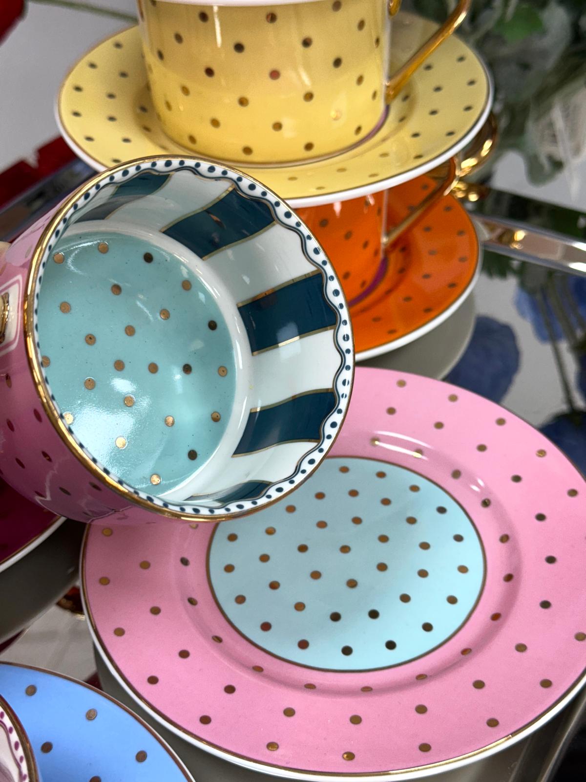 Puantiyeli Porselen Çay Fincan Takımı 200 cc