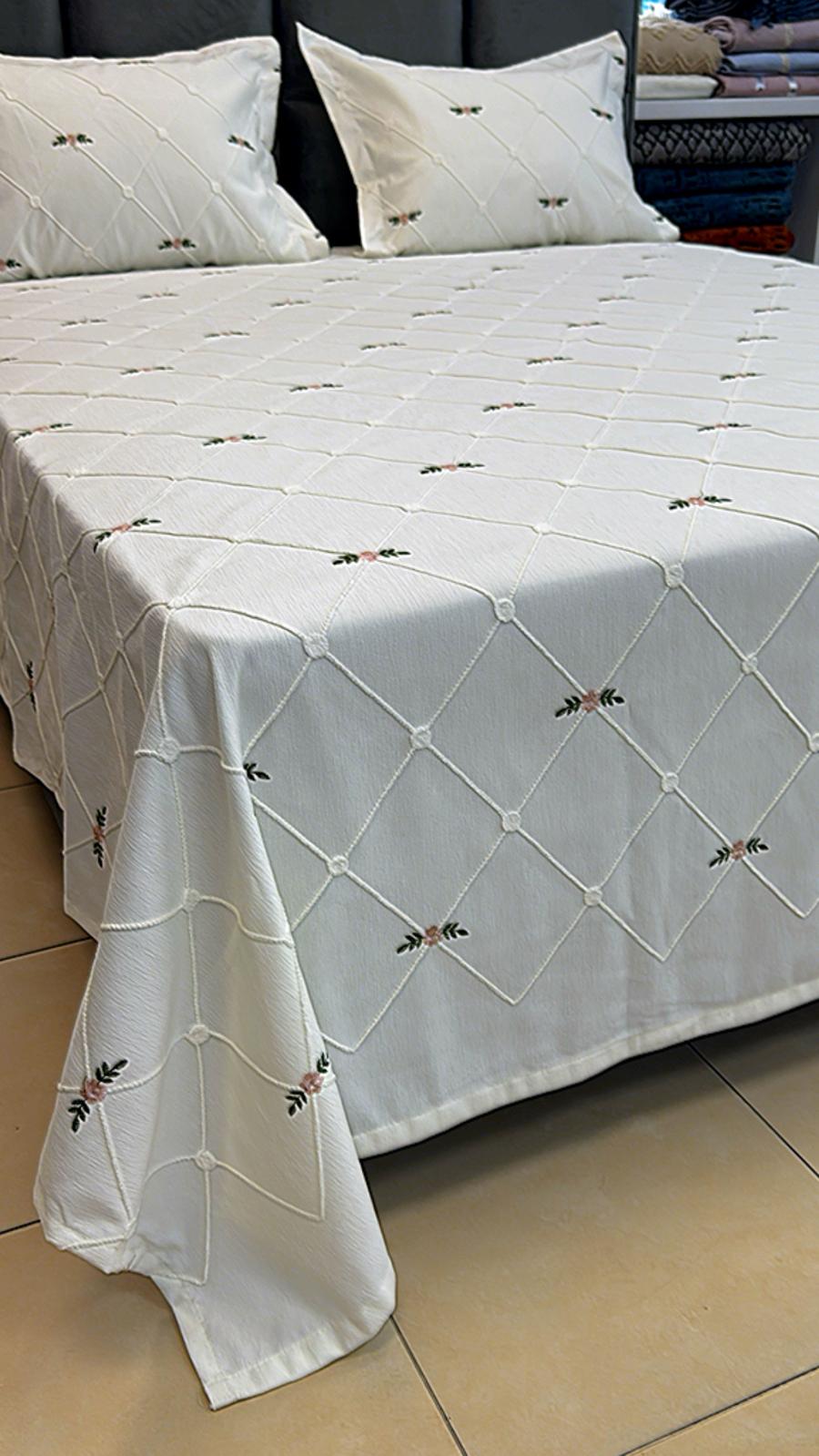 Karaca Pearl Nakışlı Pike Takımı 260/260 cm