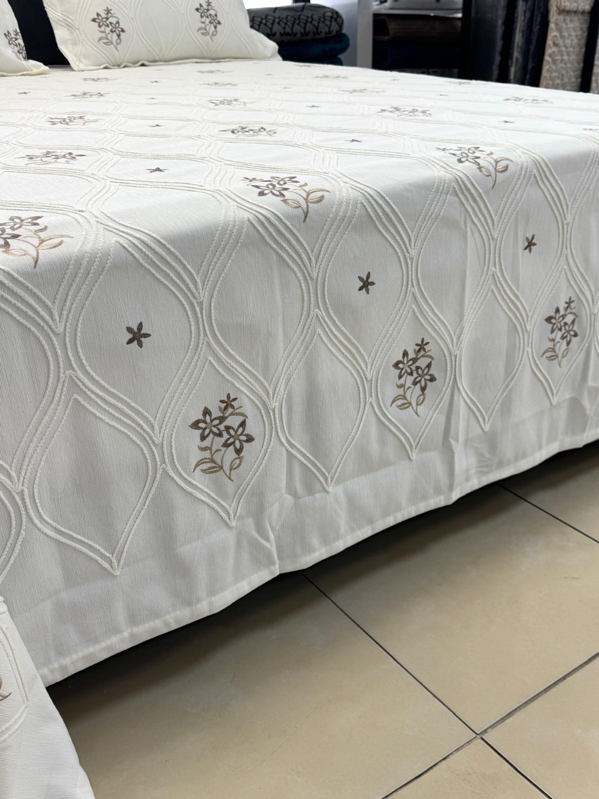 Dreams Nakışlı Pike Takımı 260/260 cm