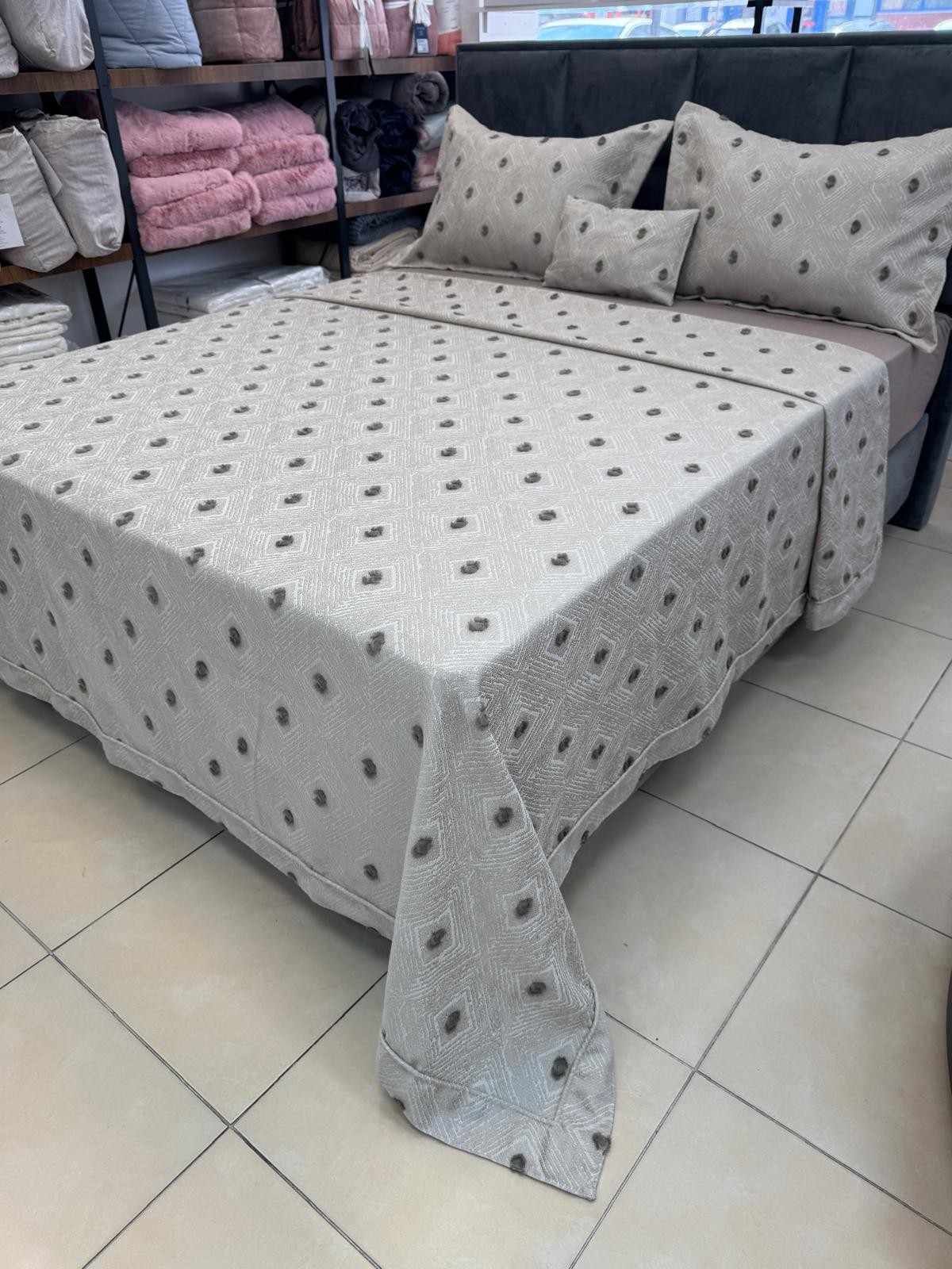 Kort Nakış Ponpon Yatak Örtüsü Çift Kişilik 260/260 cm