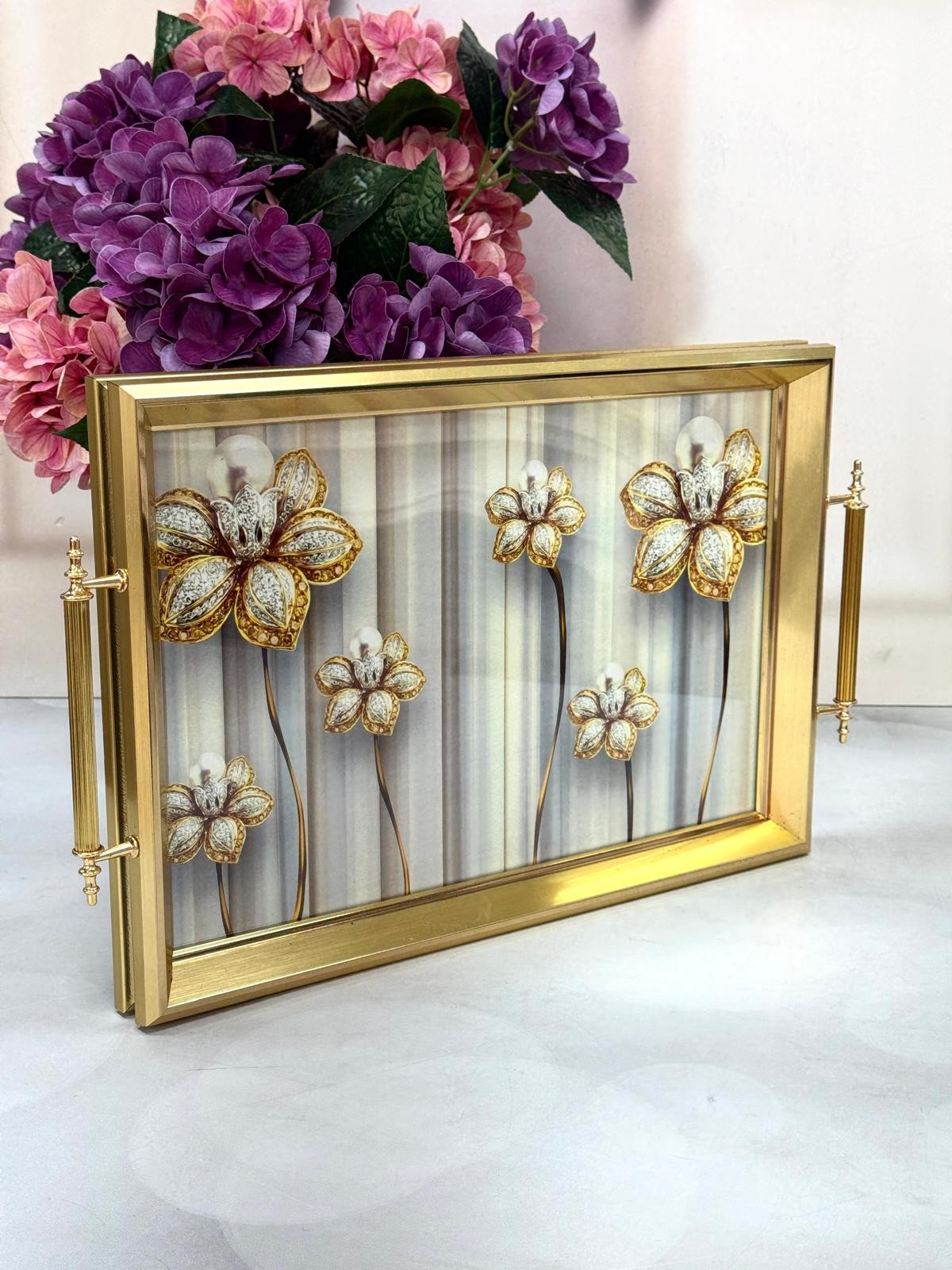 AHŞAP ÇERÇEVELİ CAM TEPSİ İNCİ ÇİÇEKLİ 44/31 CM