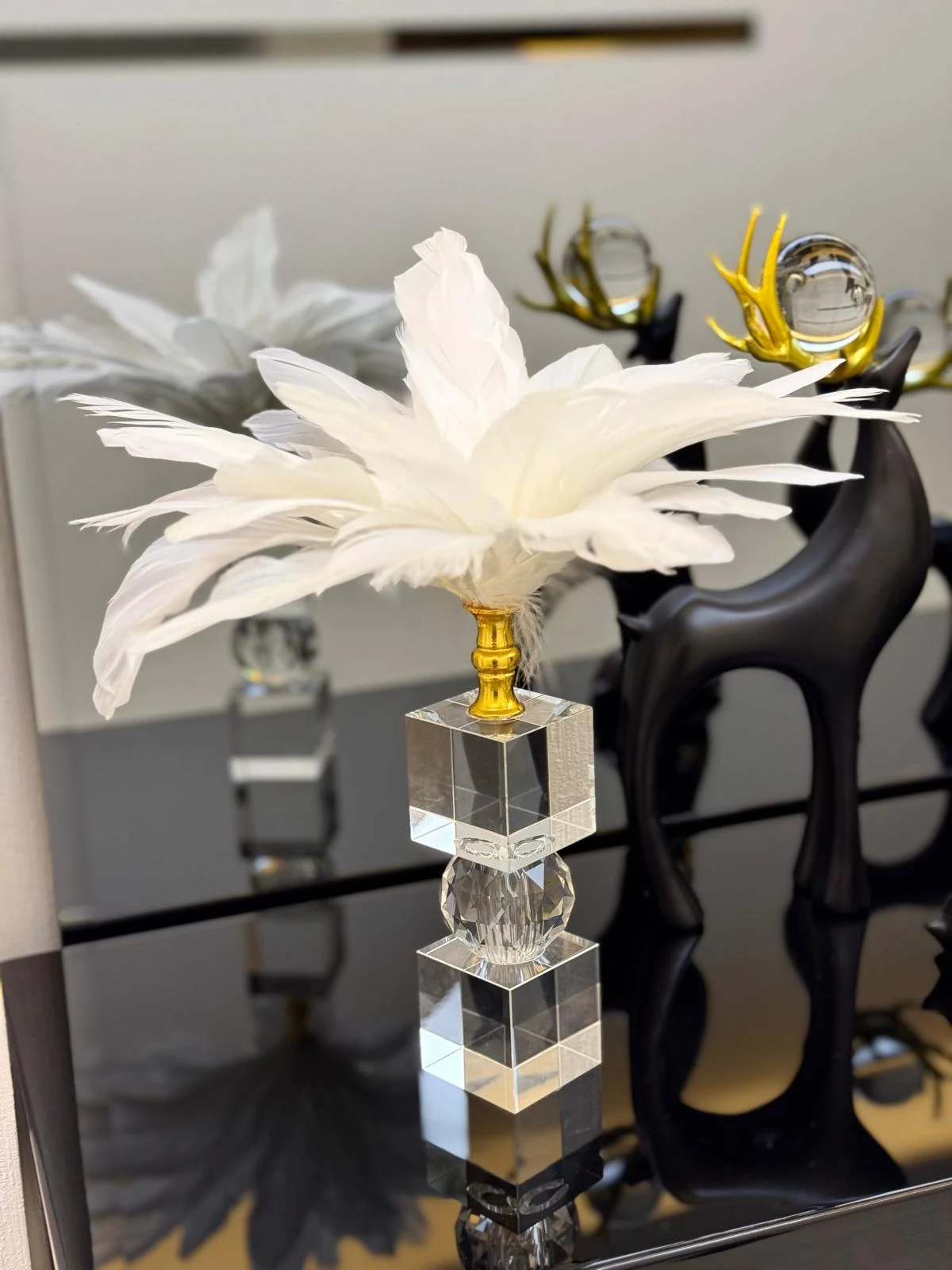 Kartal Tüy Cam Standlı Dekor