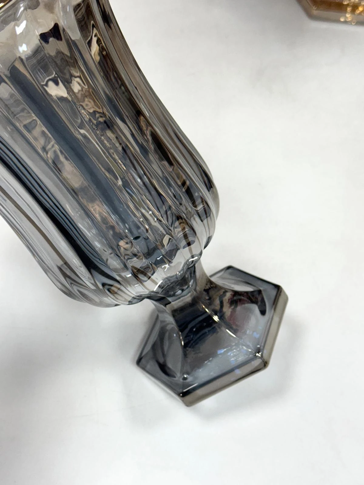 Füme Ayaklı Cam Vazo 28 cm