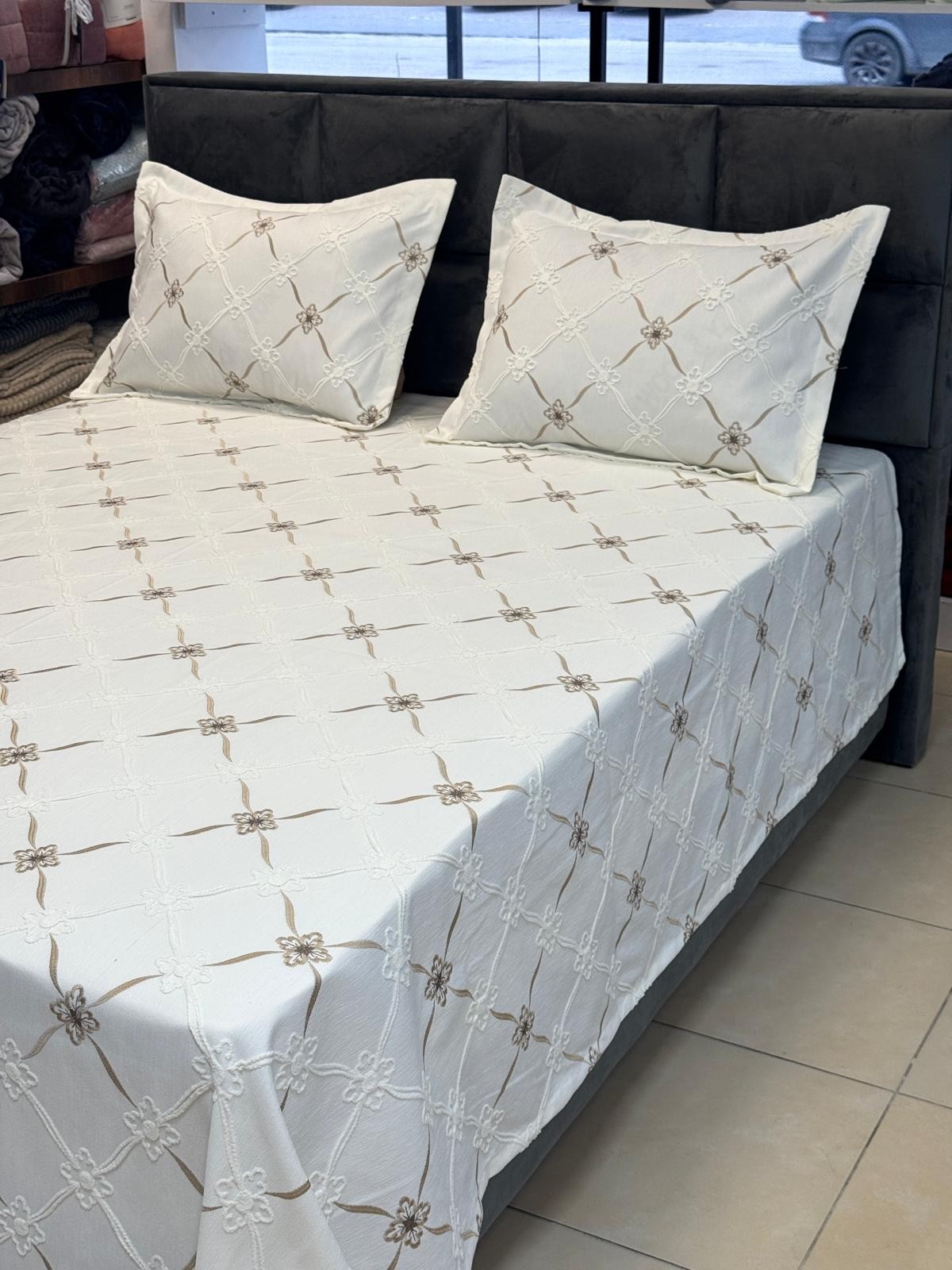 Karaca Velora Nakışlı Pike Takımı 260/260 cm