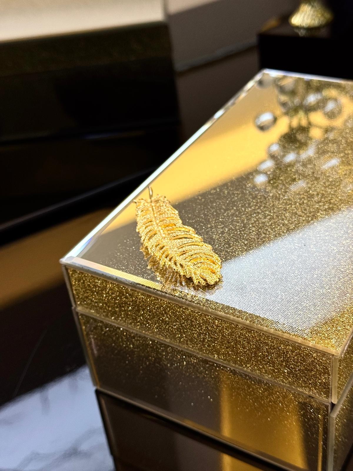 AROW Aynalı Dekoratif Çok Amaçlı Kutu Tüy Detaylı 21/13 cm