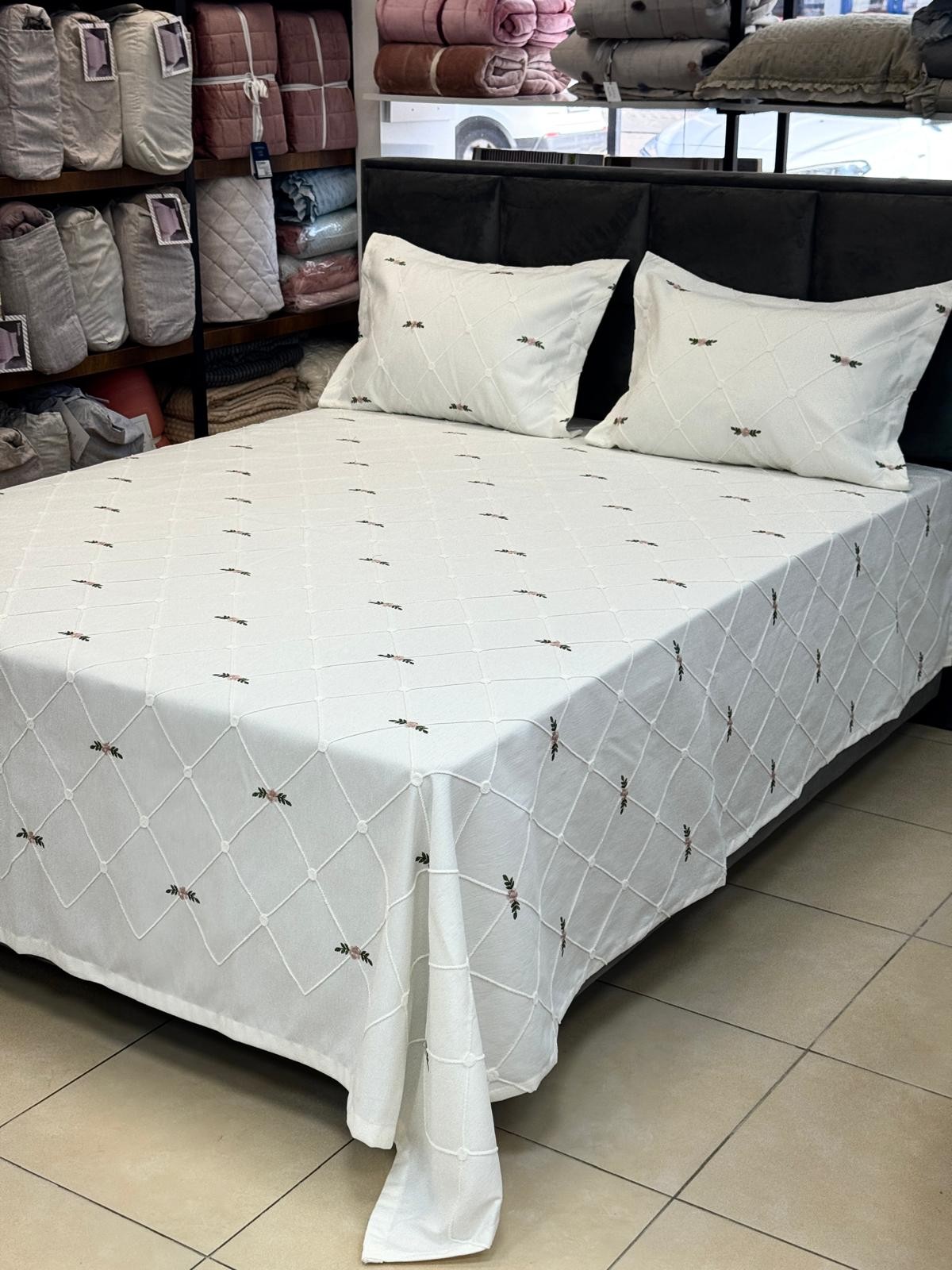 Karaca Pearl Nakışlı Pike Takımı 260/260 cm