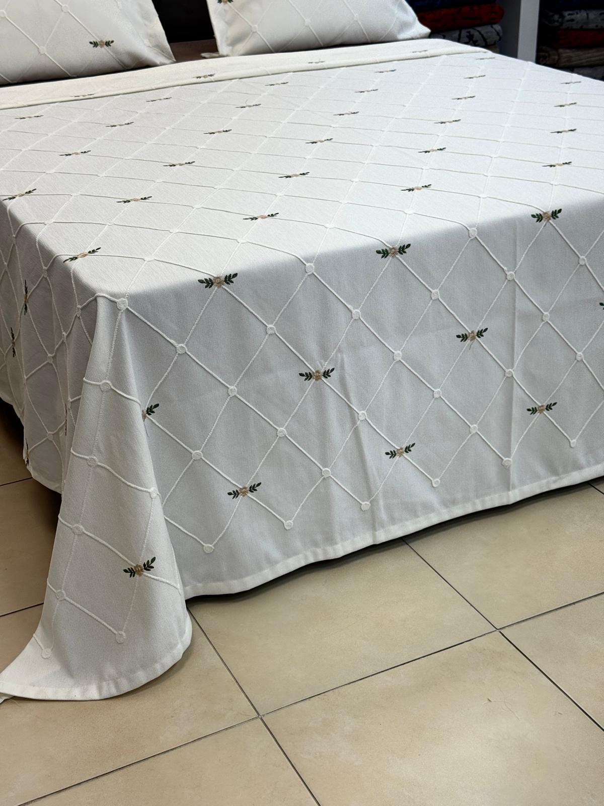 Karaca Pearl Nakışlı Pike Takımı 260/260 cm