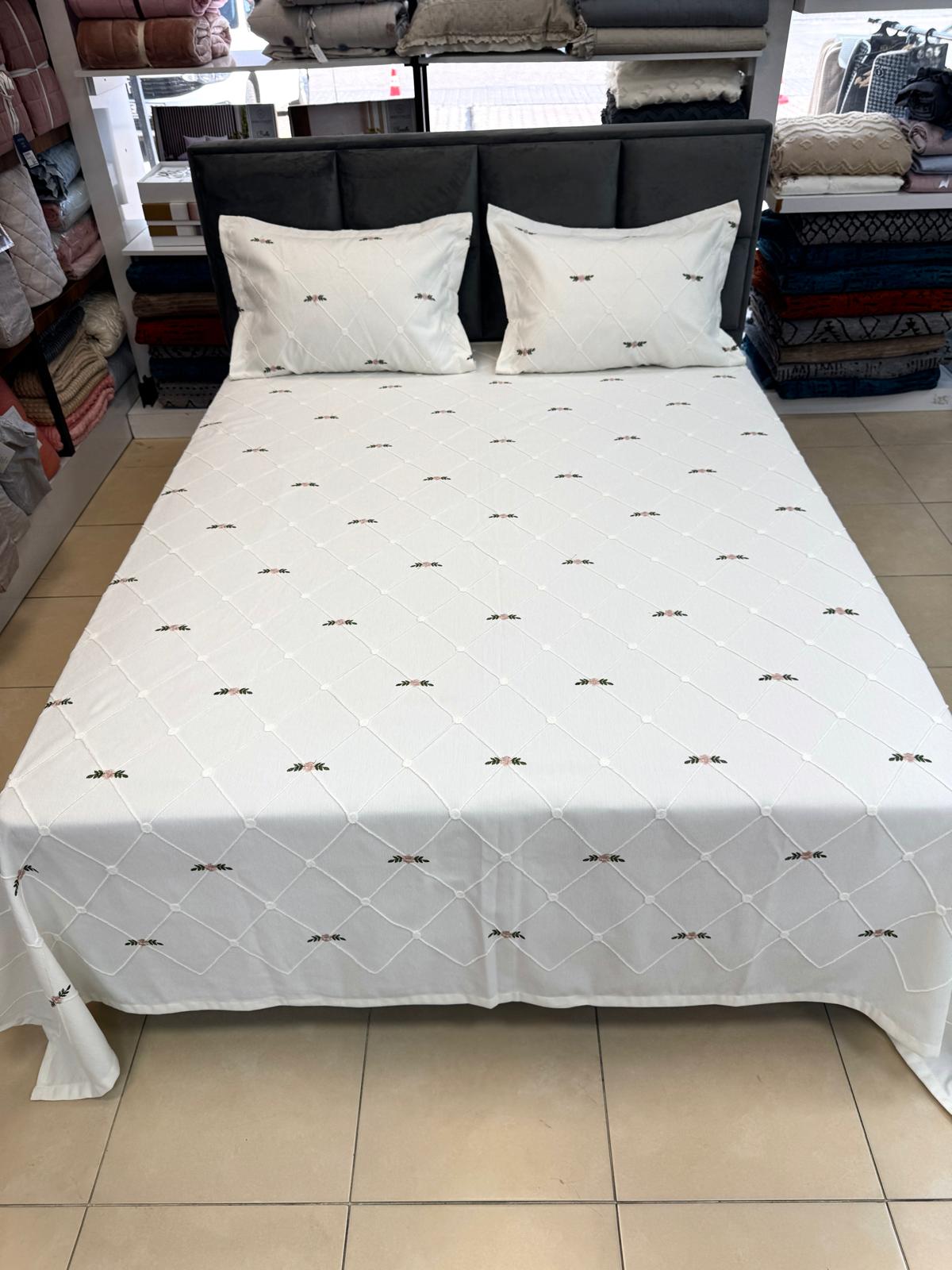 Karaca Pearl Nakışlı Pike Takımı 260/260 cm