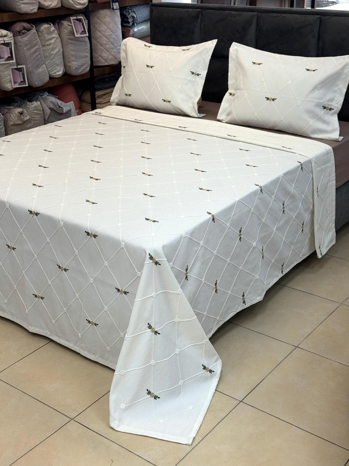 Karaca Pearl Nakışlı Pike Takımı 260/260 cm