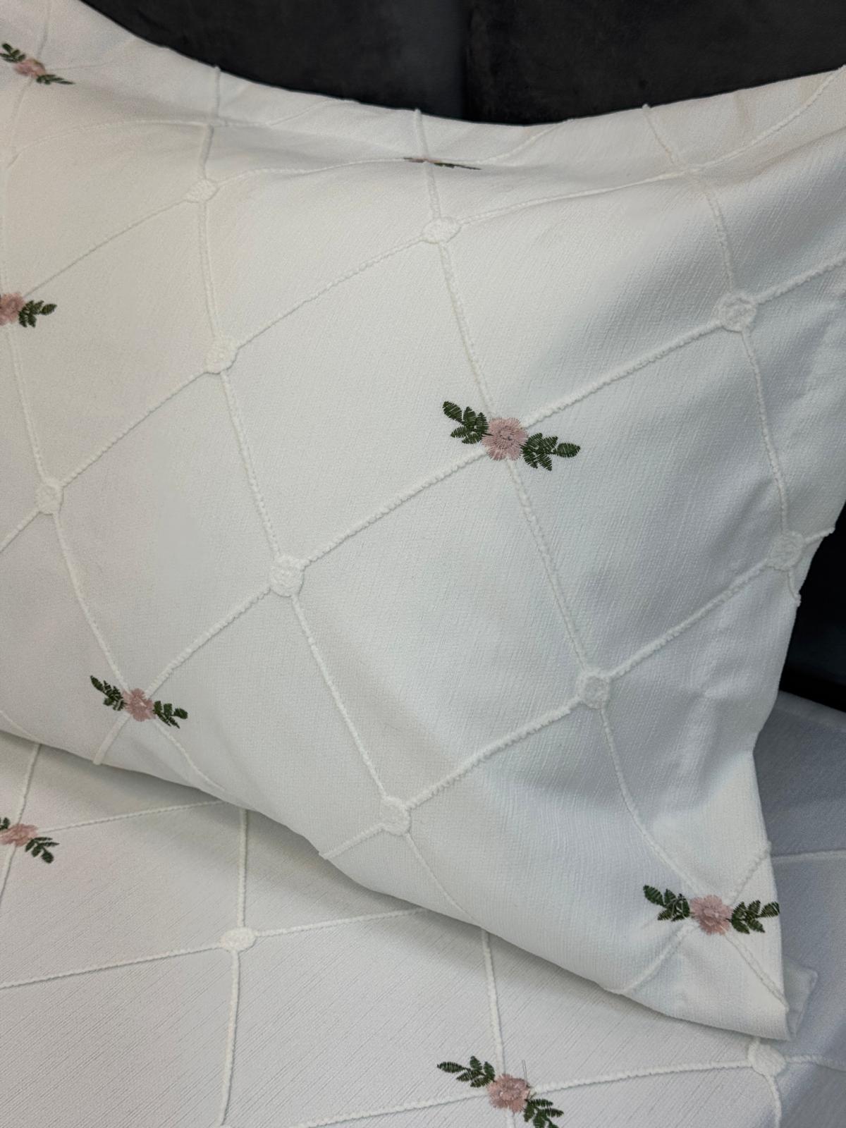 Karaca Pearl Nakışlı Pike Takımı 260/260 cm