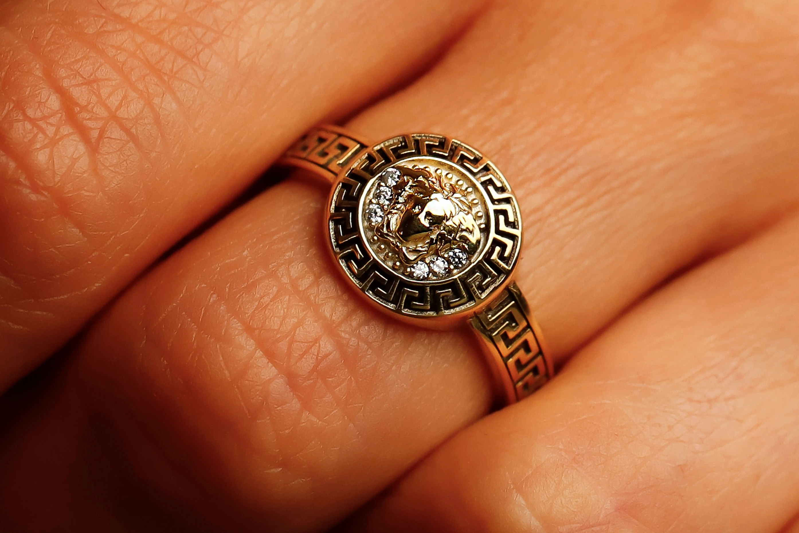 Medusa Işıltısı Yüzük