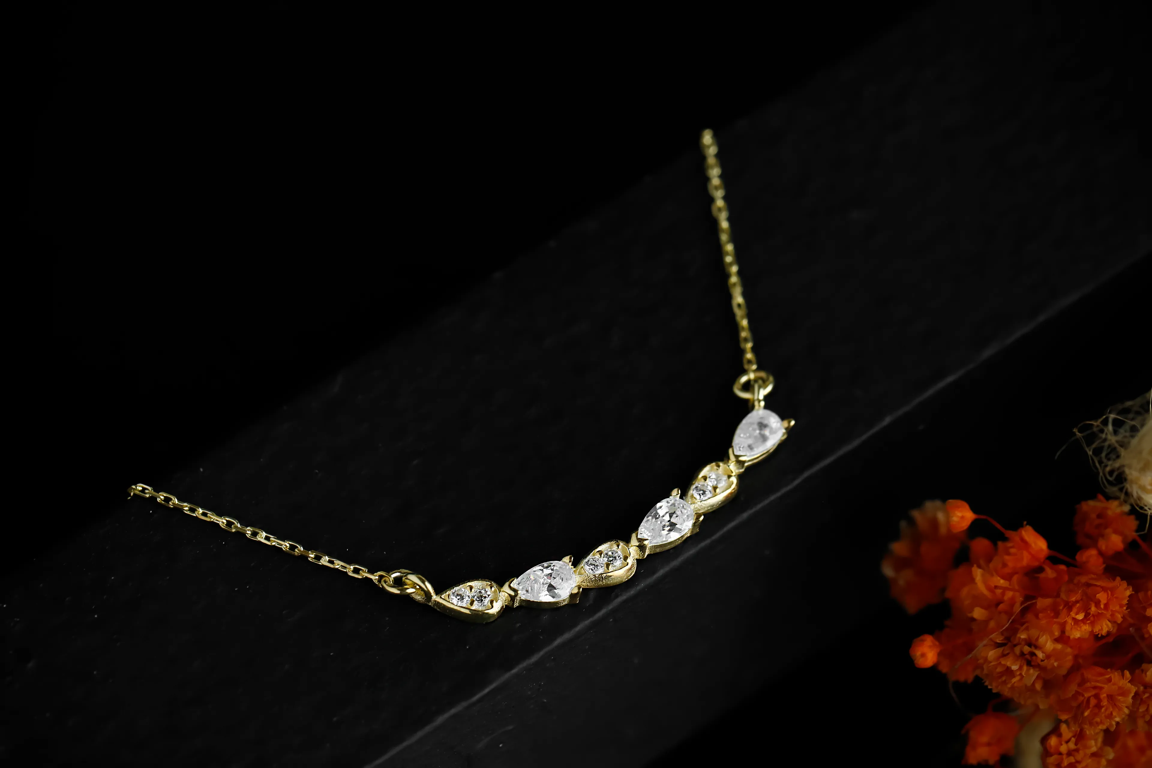 Damla Işıltısı Kolye