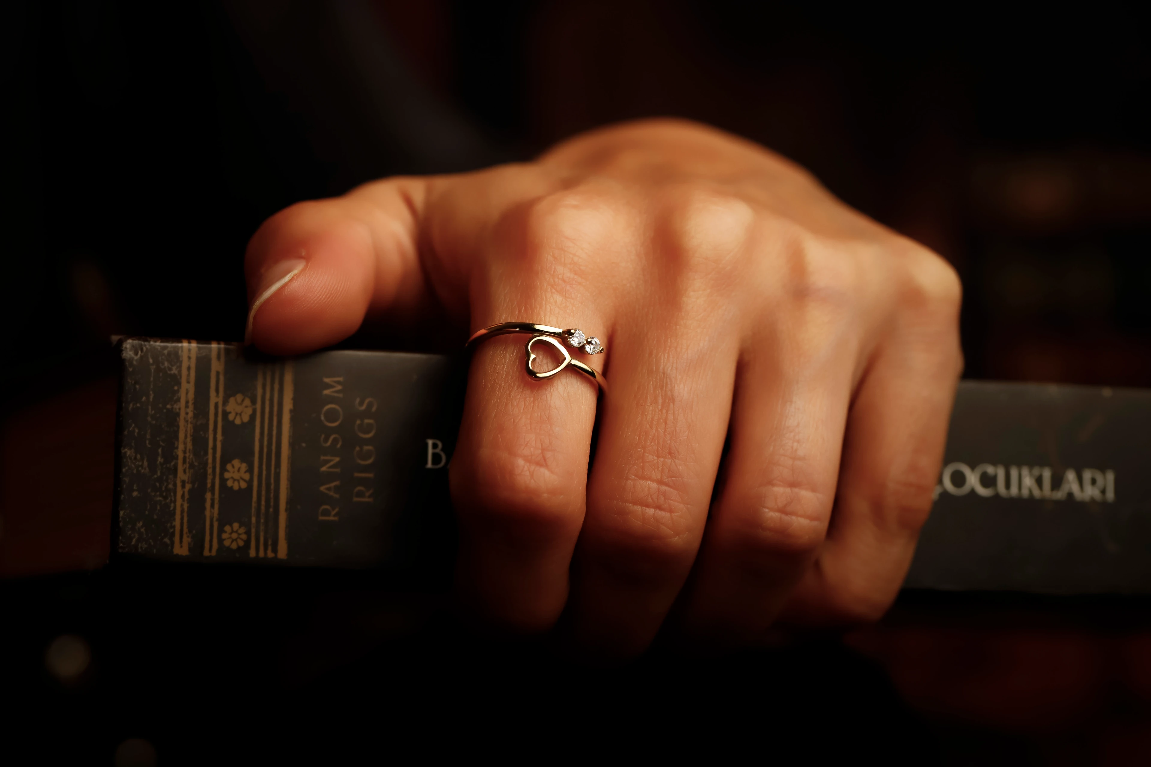 Aşkın İzinde Yüzük