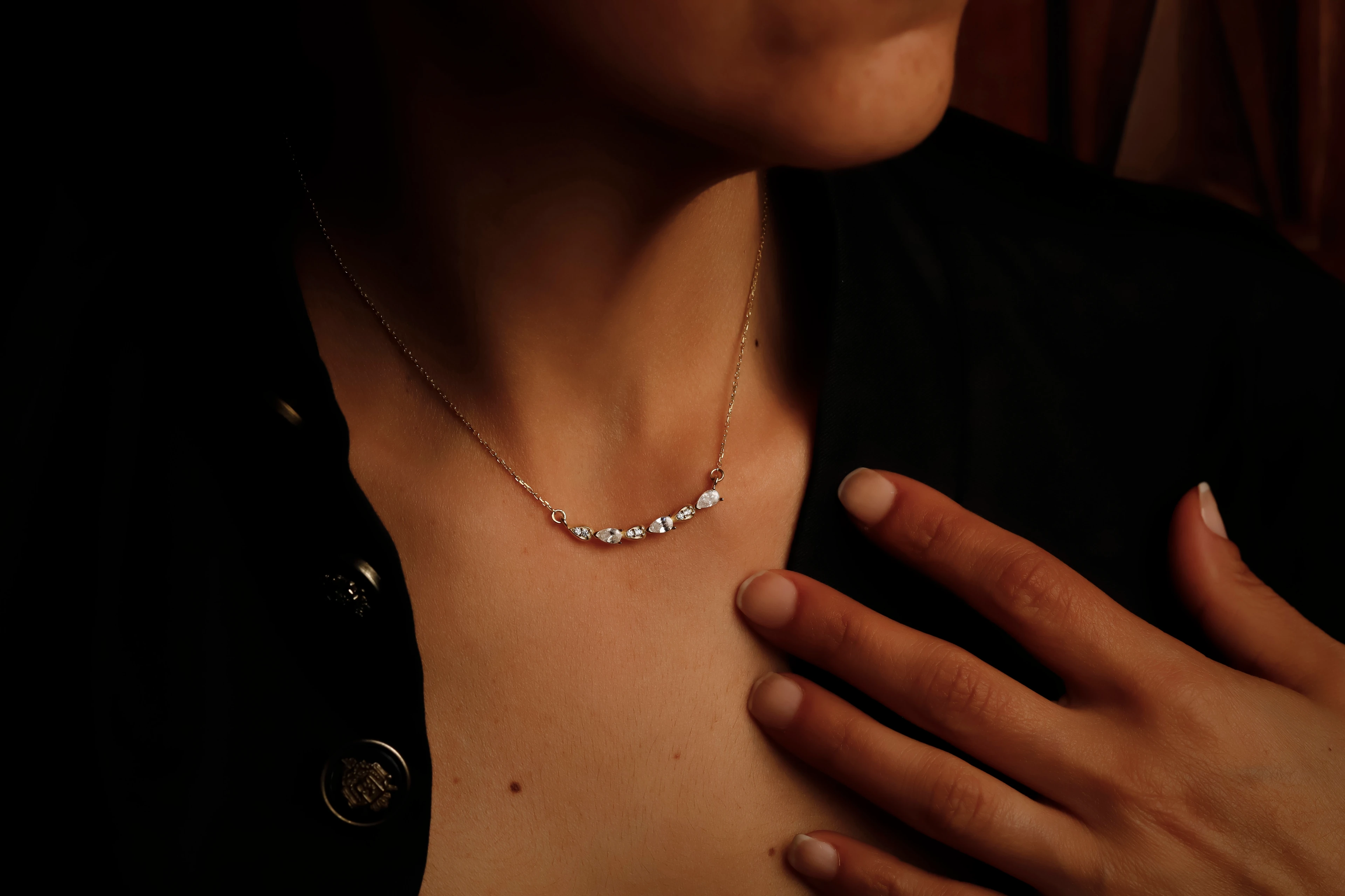 Damla Işıltısı Kolye