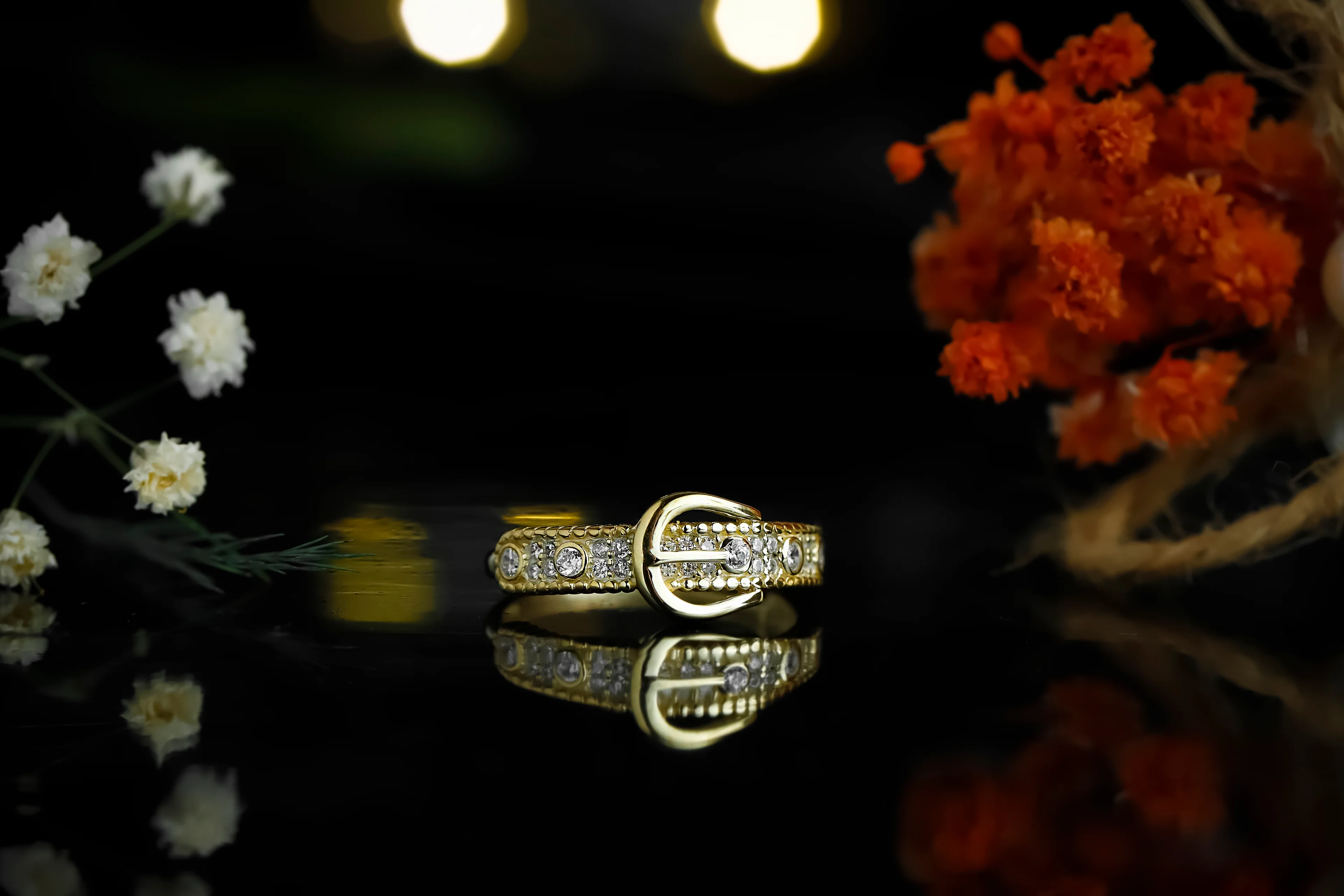 Parlayan Kemer Yüzük