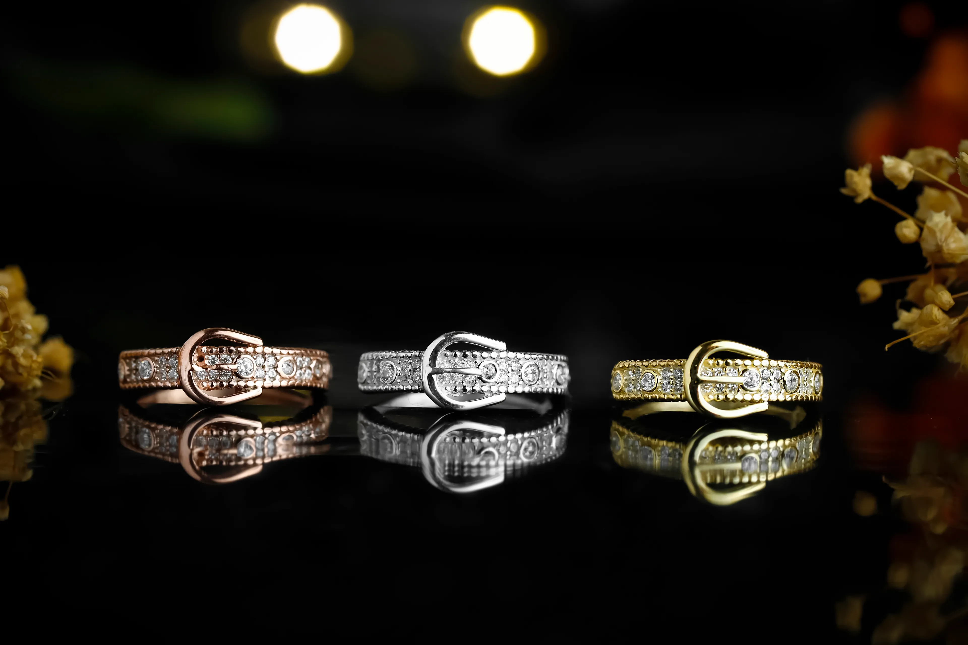 Parlayan Kemer Yüzük