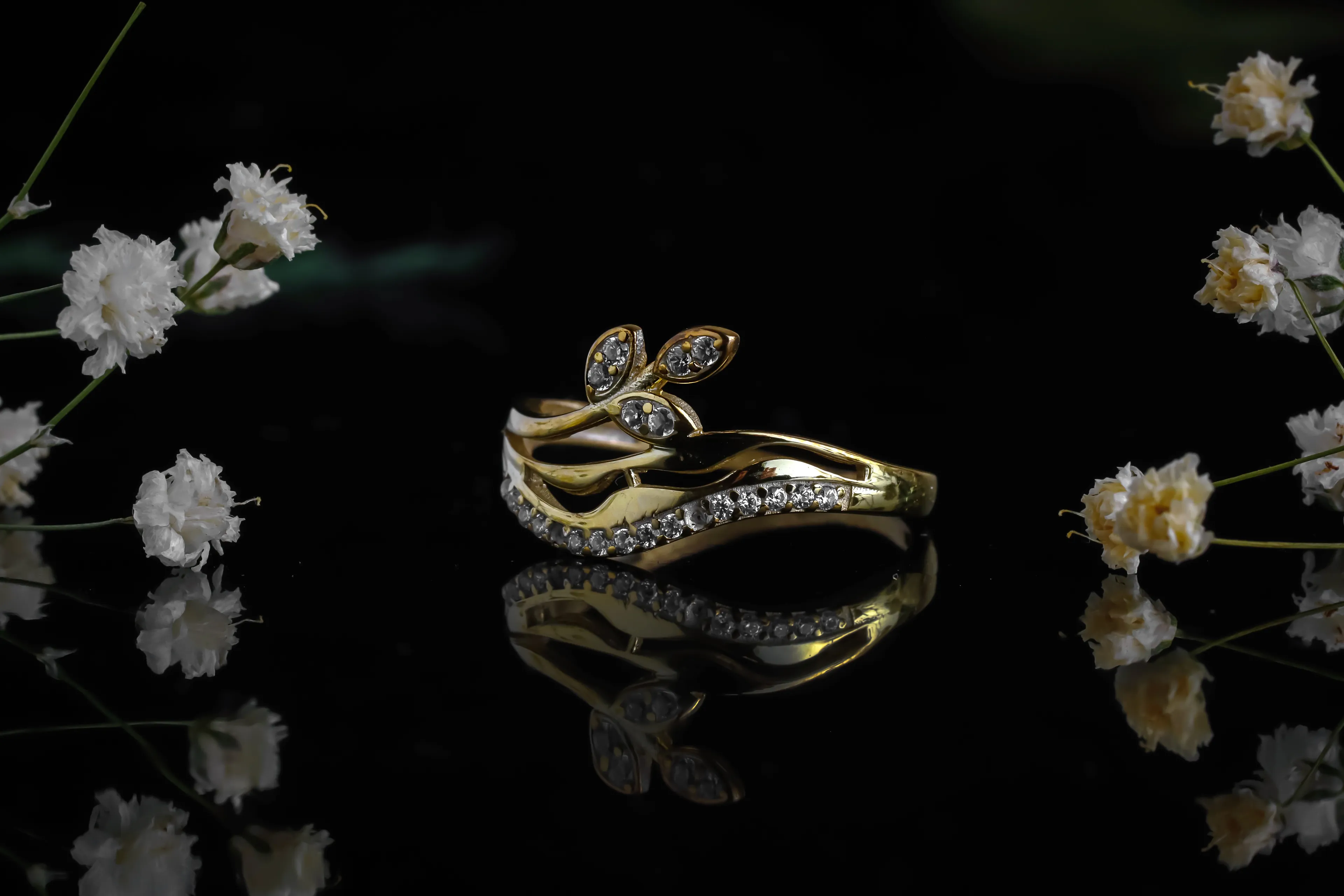 Yaprak Işıltısı Yüzük