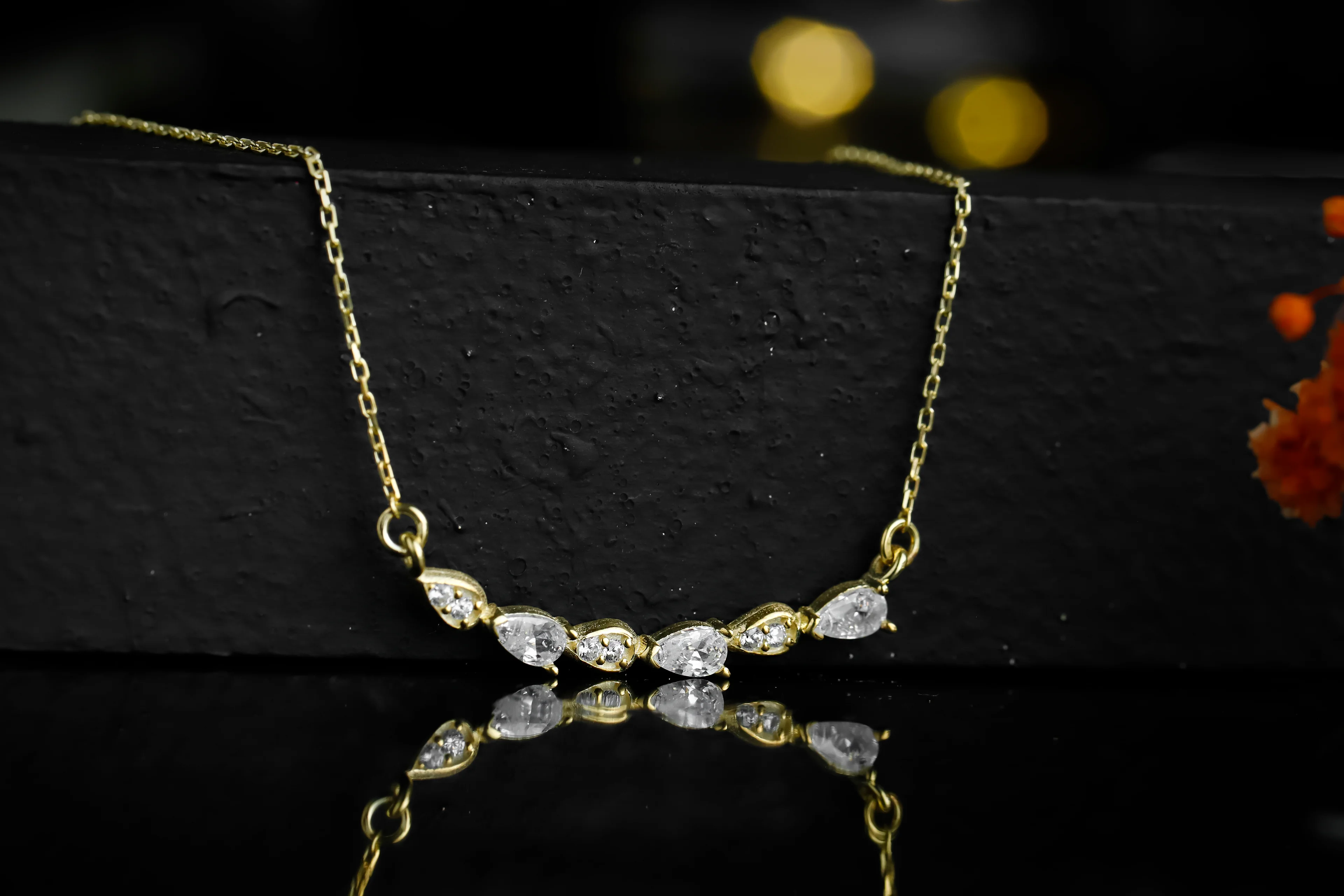 Damla Işıltısı Kolye