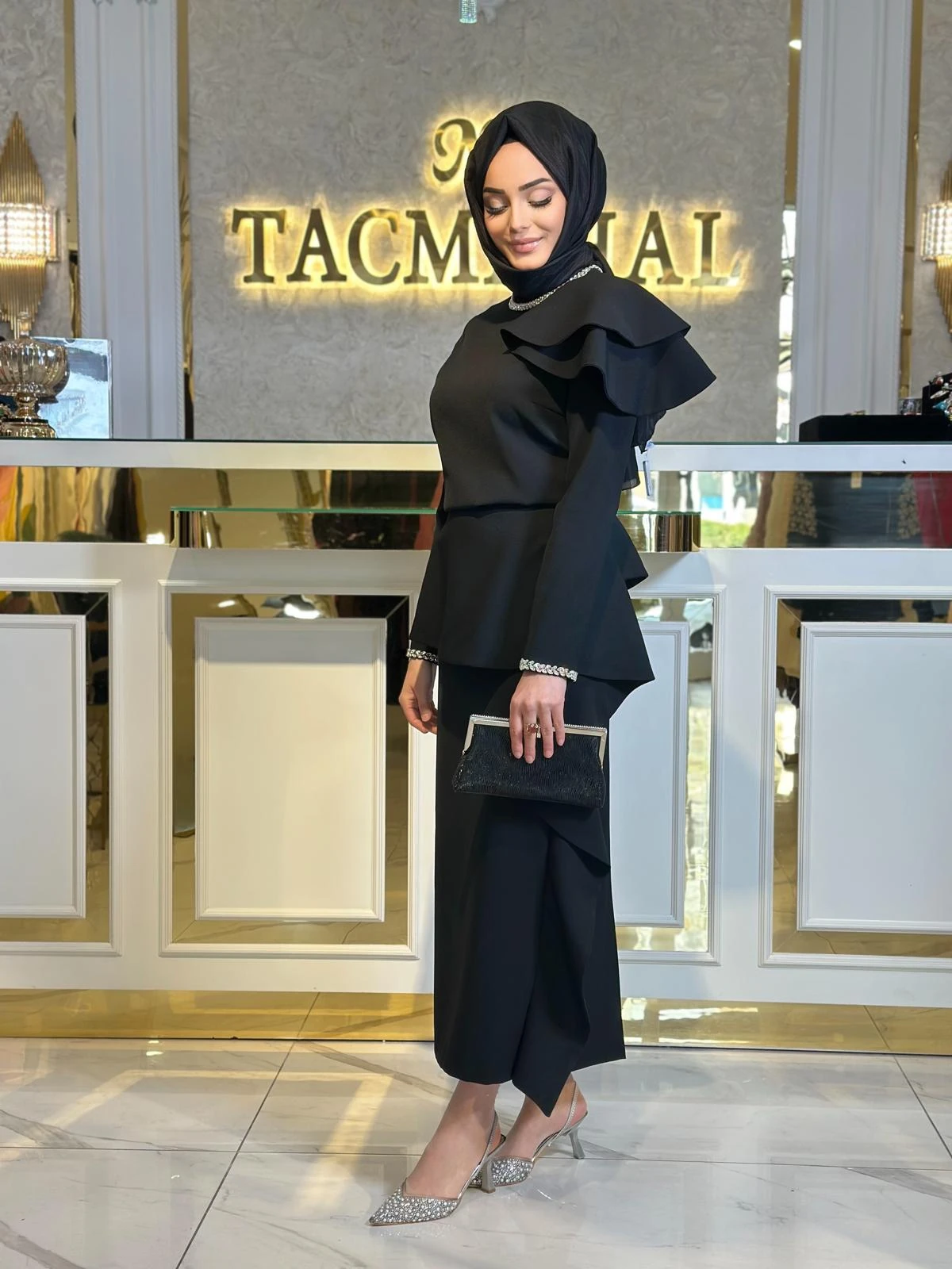 Yakası Taşlı Fırfırlı Takım-Tac 54007