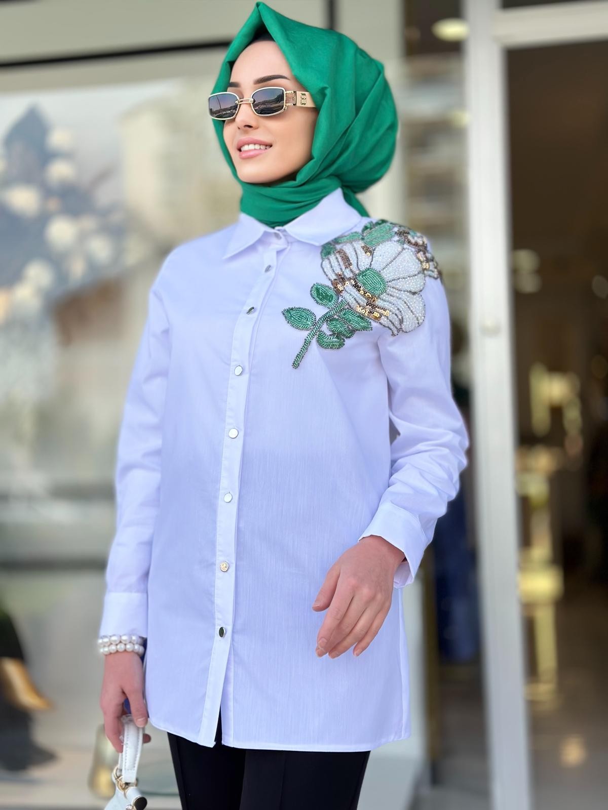 Çiçek İşlemeli Gömlek-Tac 3174 - Ekru