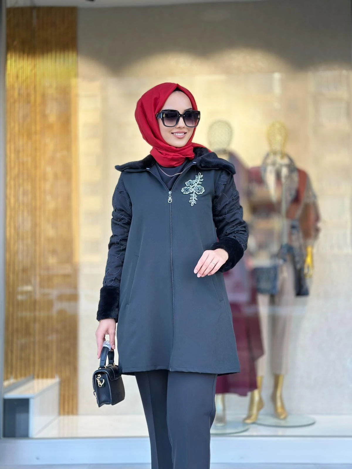 Kol ve Yaka Kürklü Kap-Tac 4213 - SİYAH