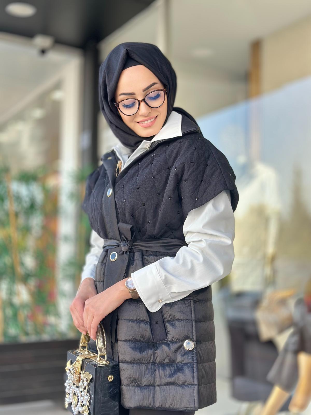 Taşlı Kapitoneli Yelek-Tac 9403