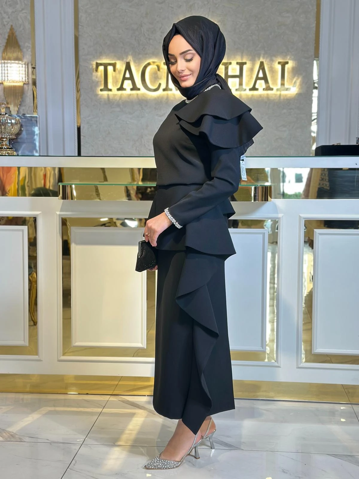 Yakası Taşlı Fırfırlı Takım-Tac 54007