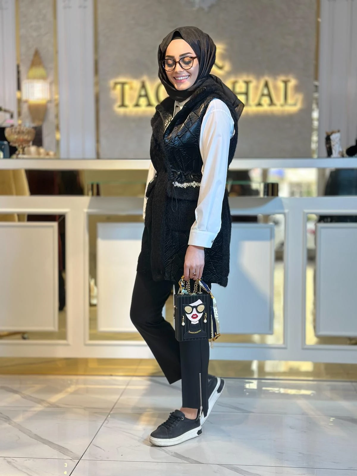 Cepleri Taşlı Deri Yelek-Tac 9407