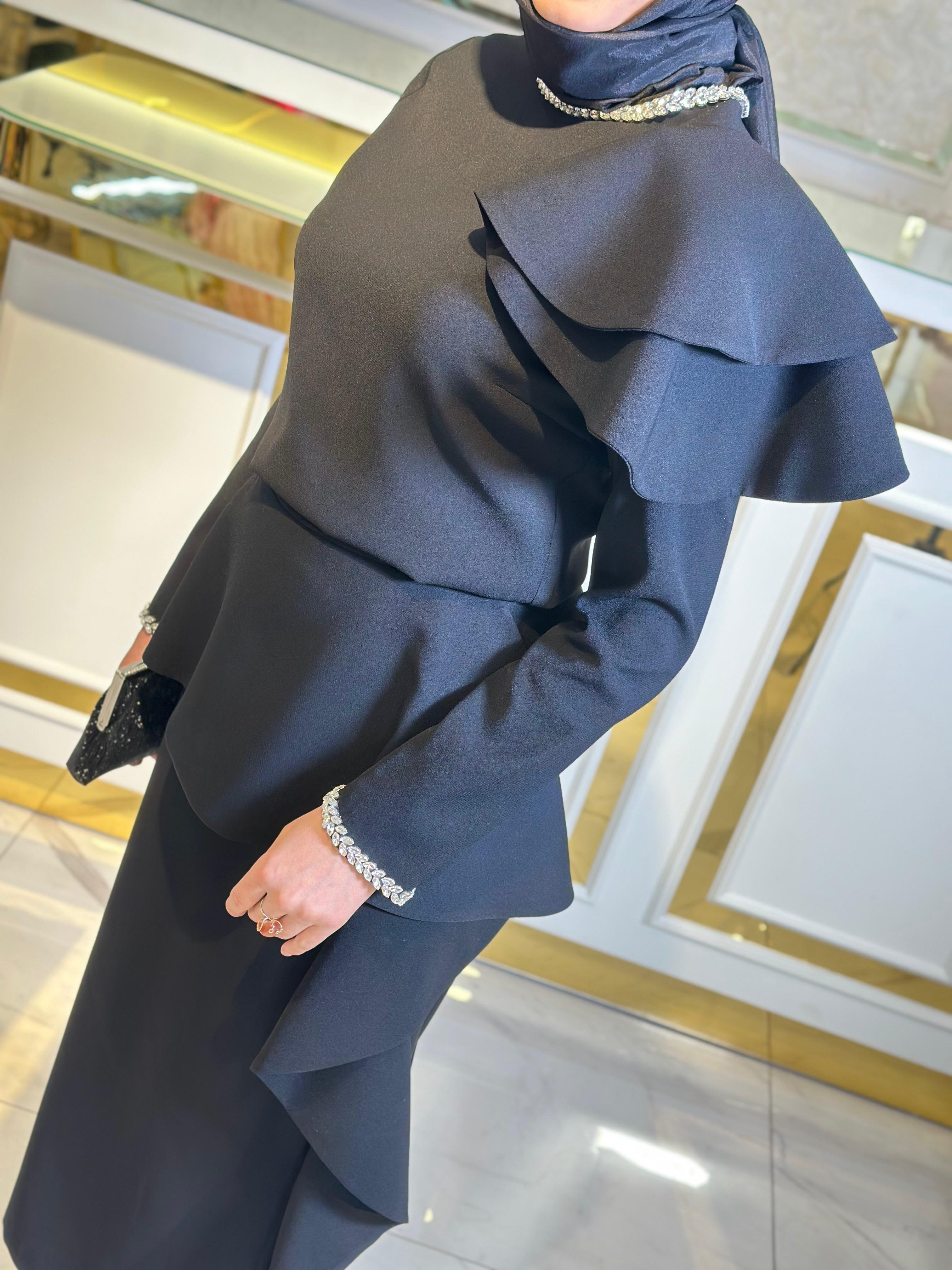 Yakası Taşlı Fırfırlı Takım-Tac 54007