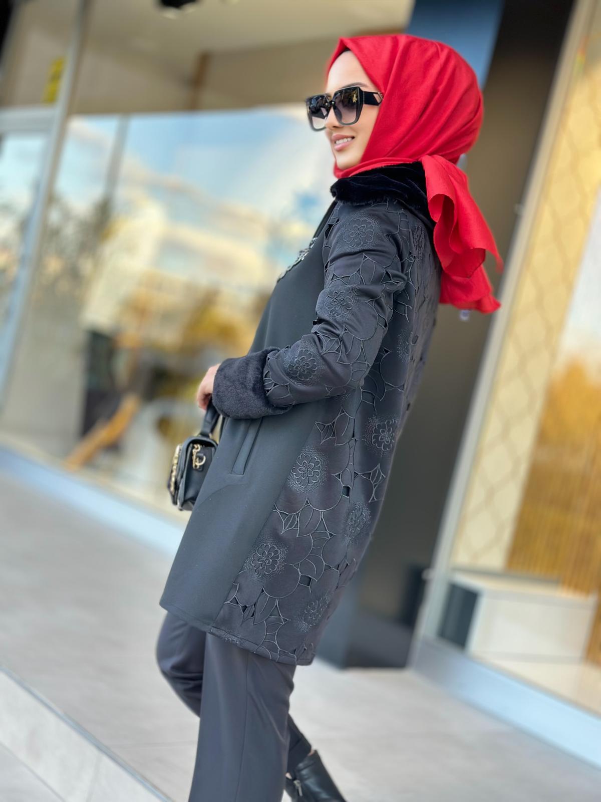 Kol ve Yaka Kürklü Kap-Tac 4213