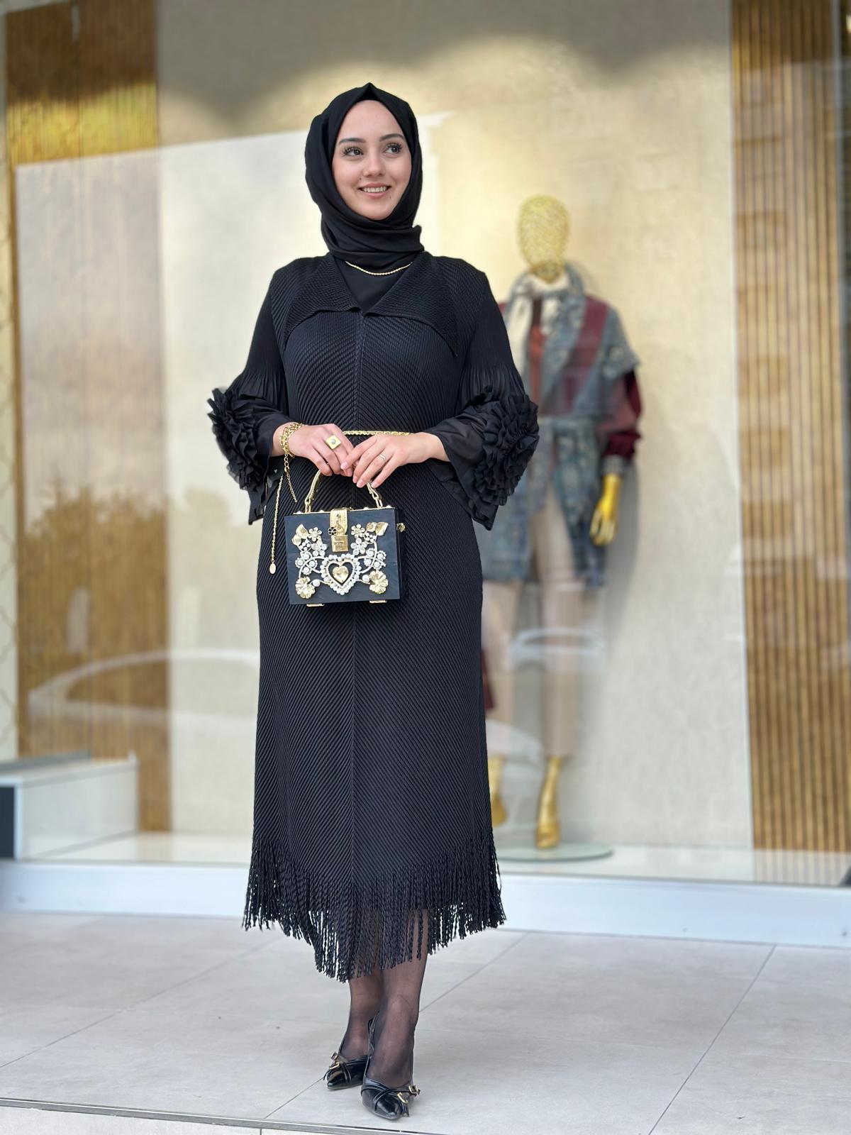 Püsküllü İthal Elbise-Tac